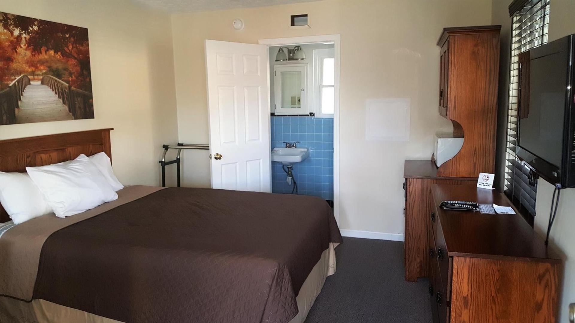 Brown's Motel photo 20