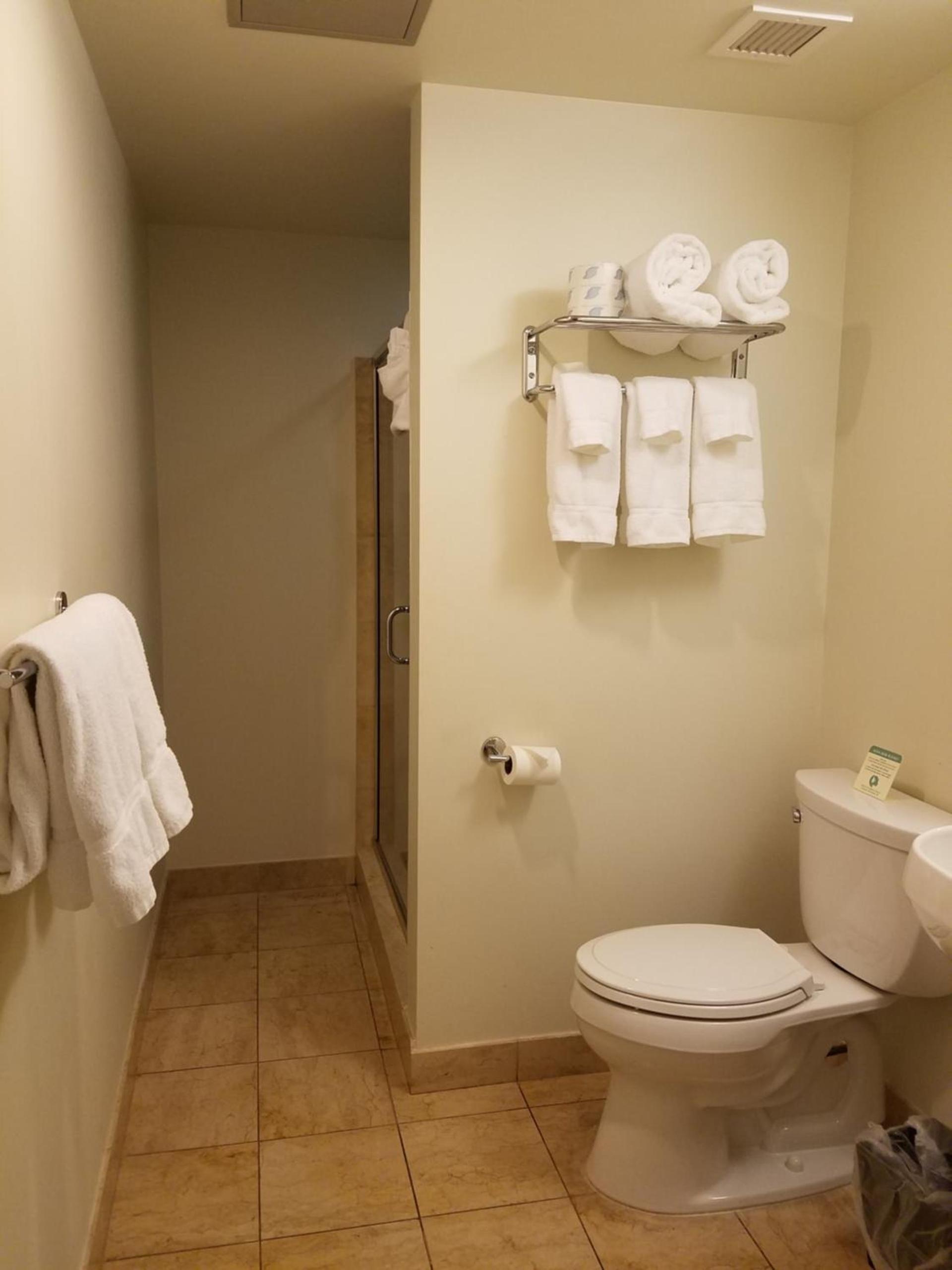 Grand Eastonian Hotel & Suites photo 28