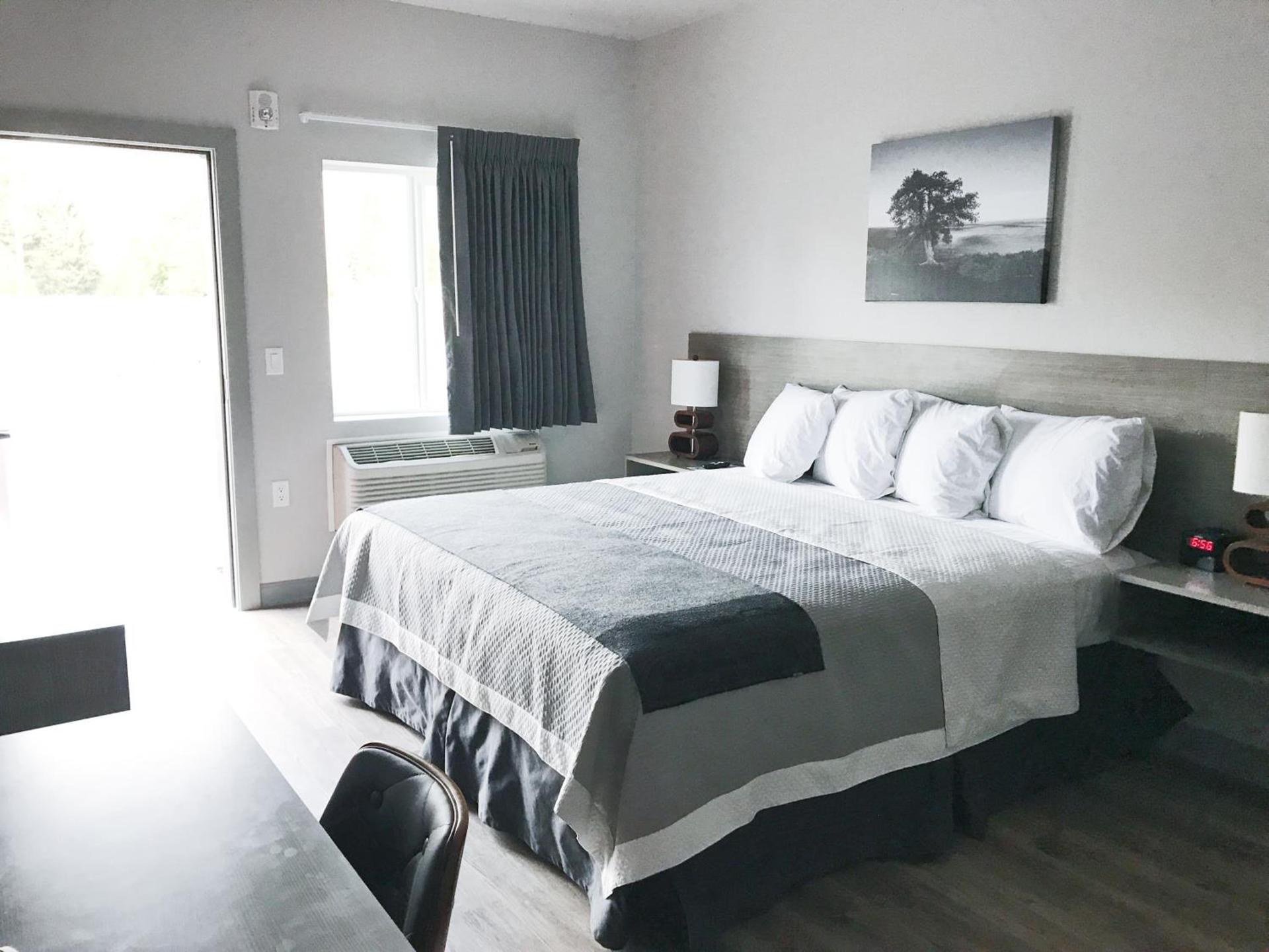 Airport Inn photo 17