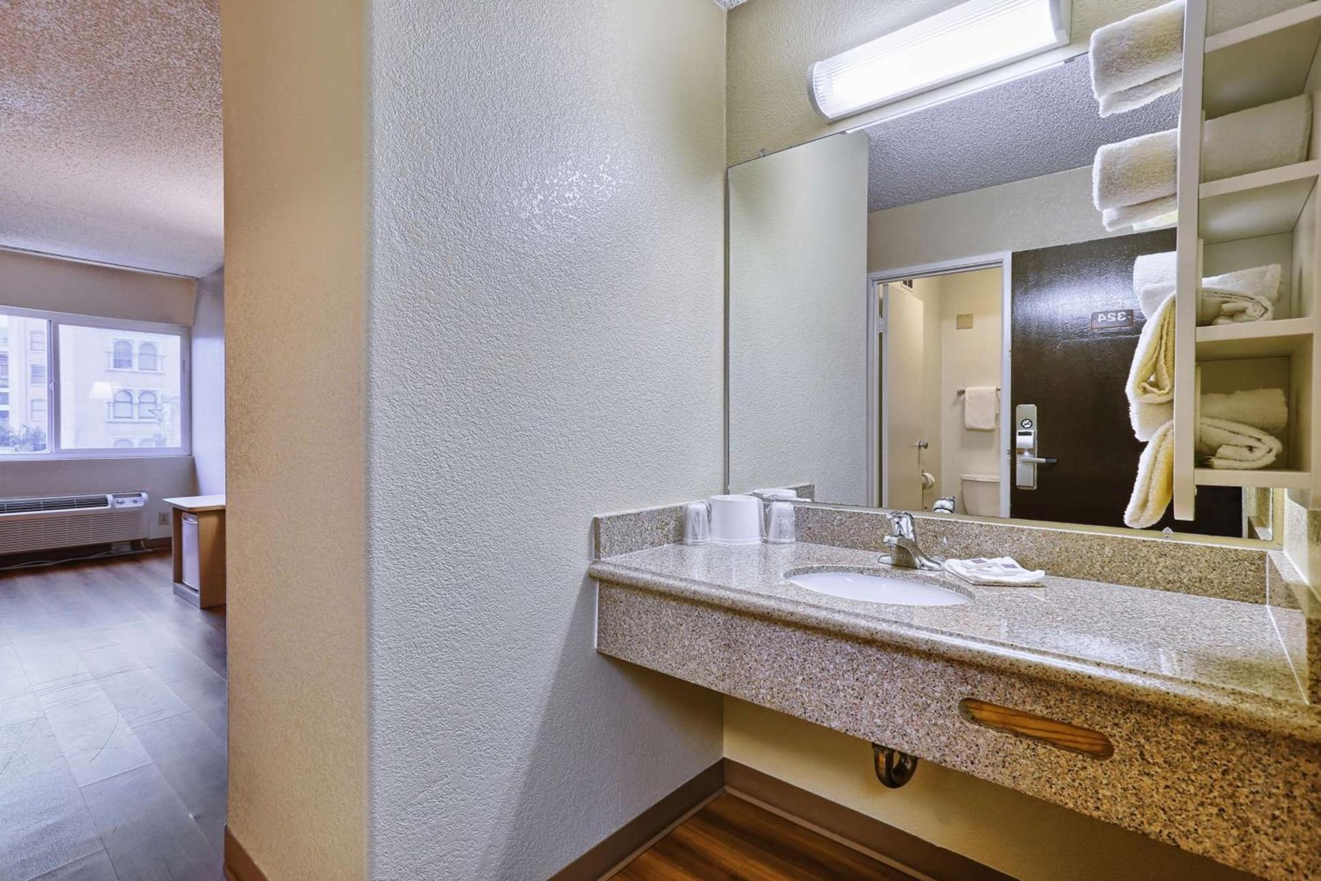 Cathedral Hill Hotel photo 40