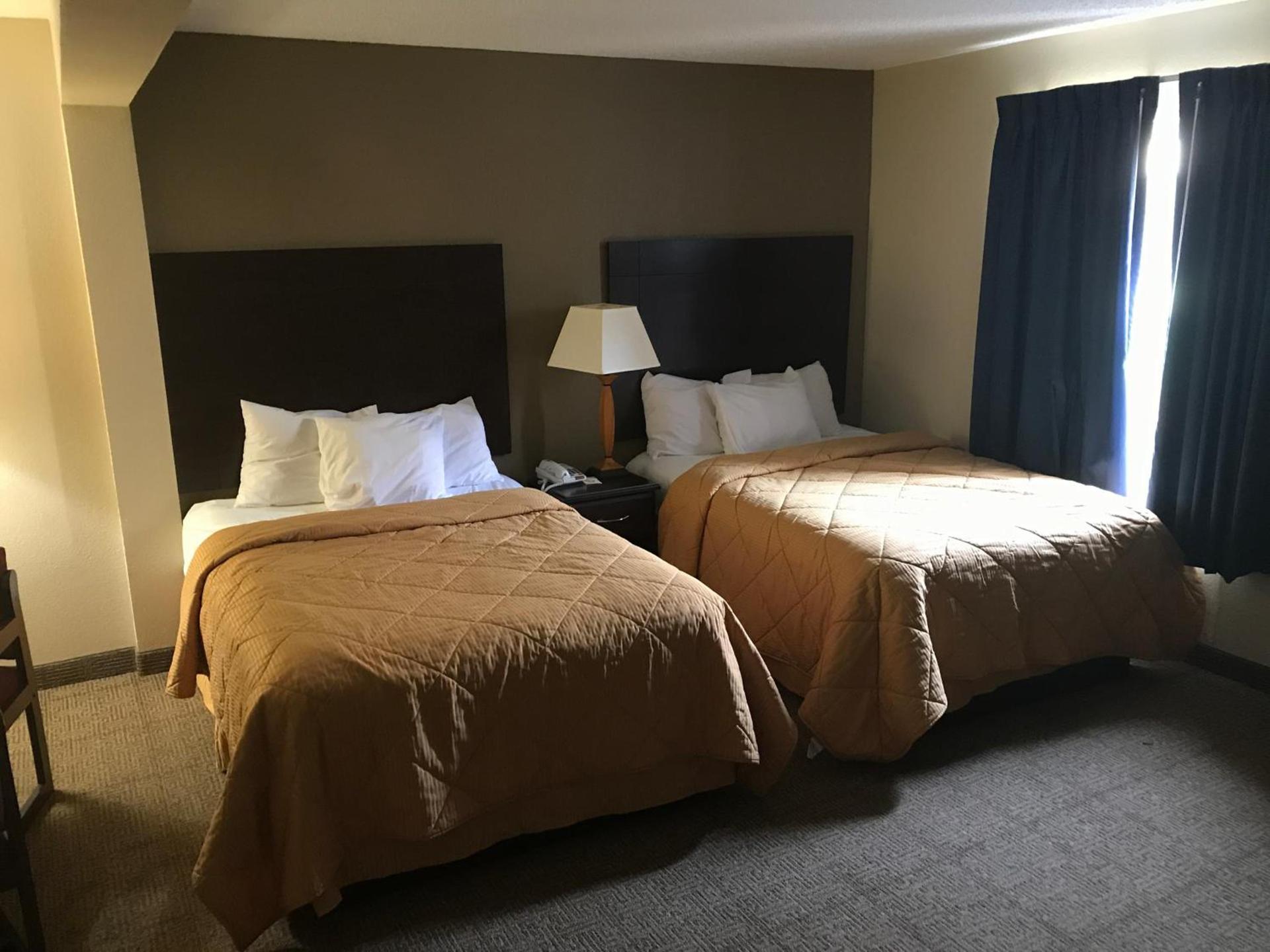 Clinton Inn & Suites photo 11