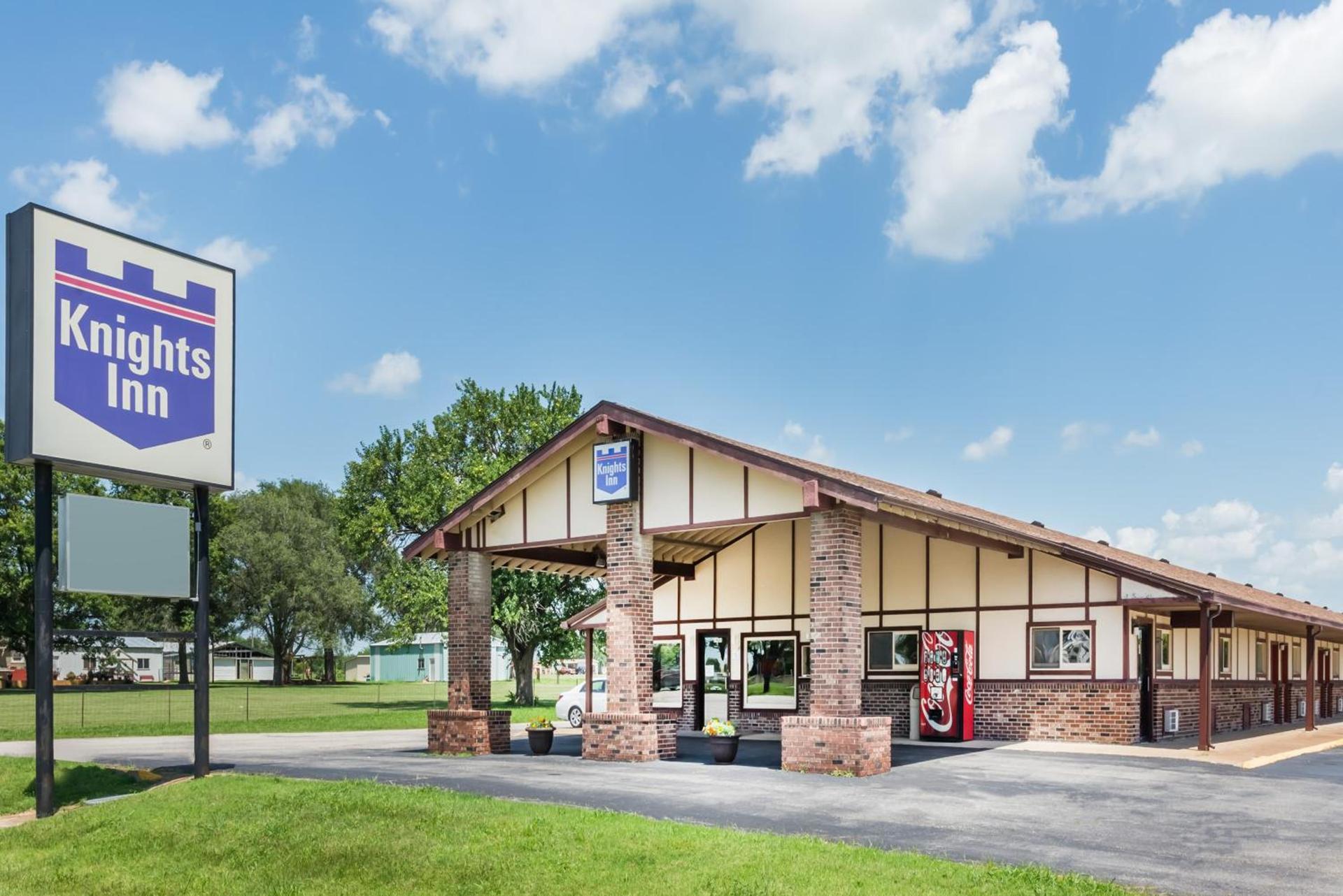 Americas Best Value Inn Chanute photo 1