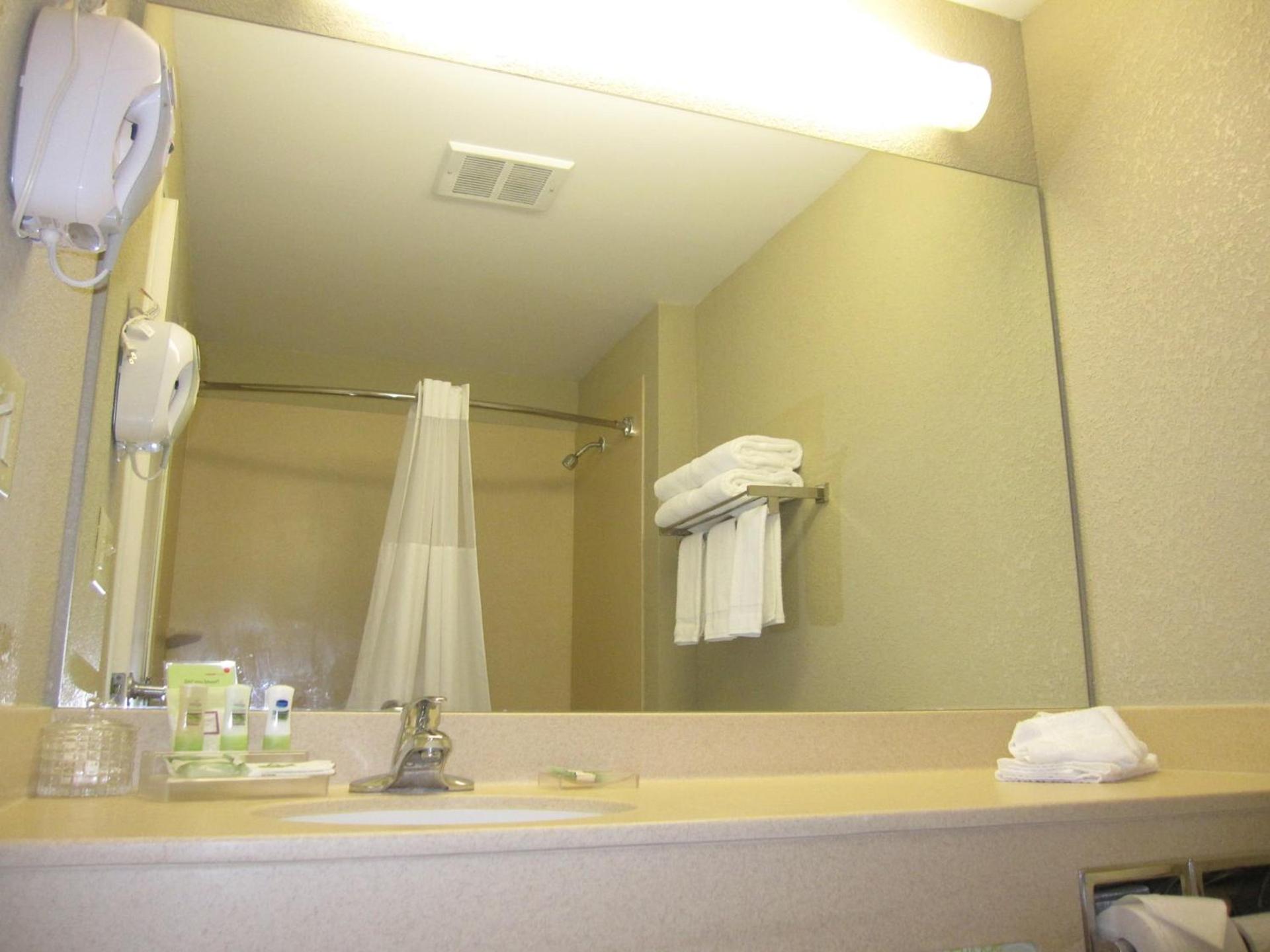 Country Inn & Suites by Radisson, Ithaca, NY photo 63
