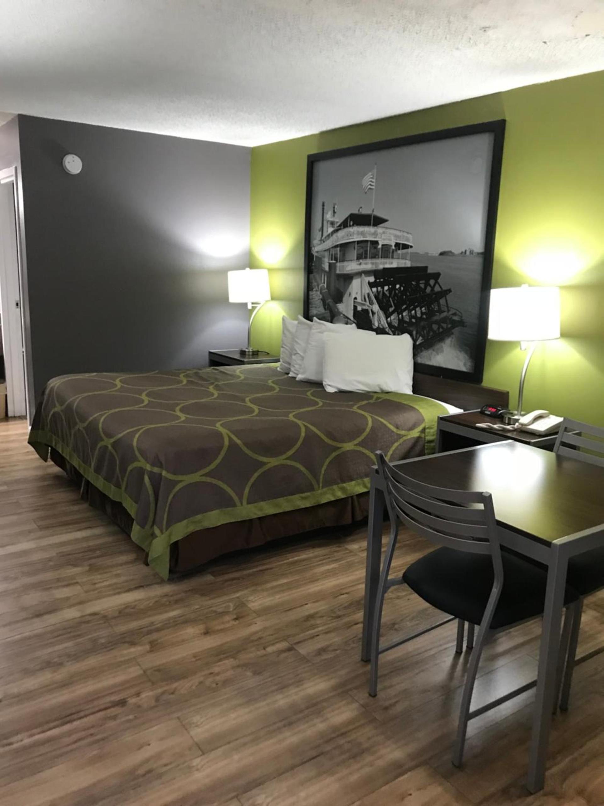 Super 8 by Wyndham Slidell photo 46