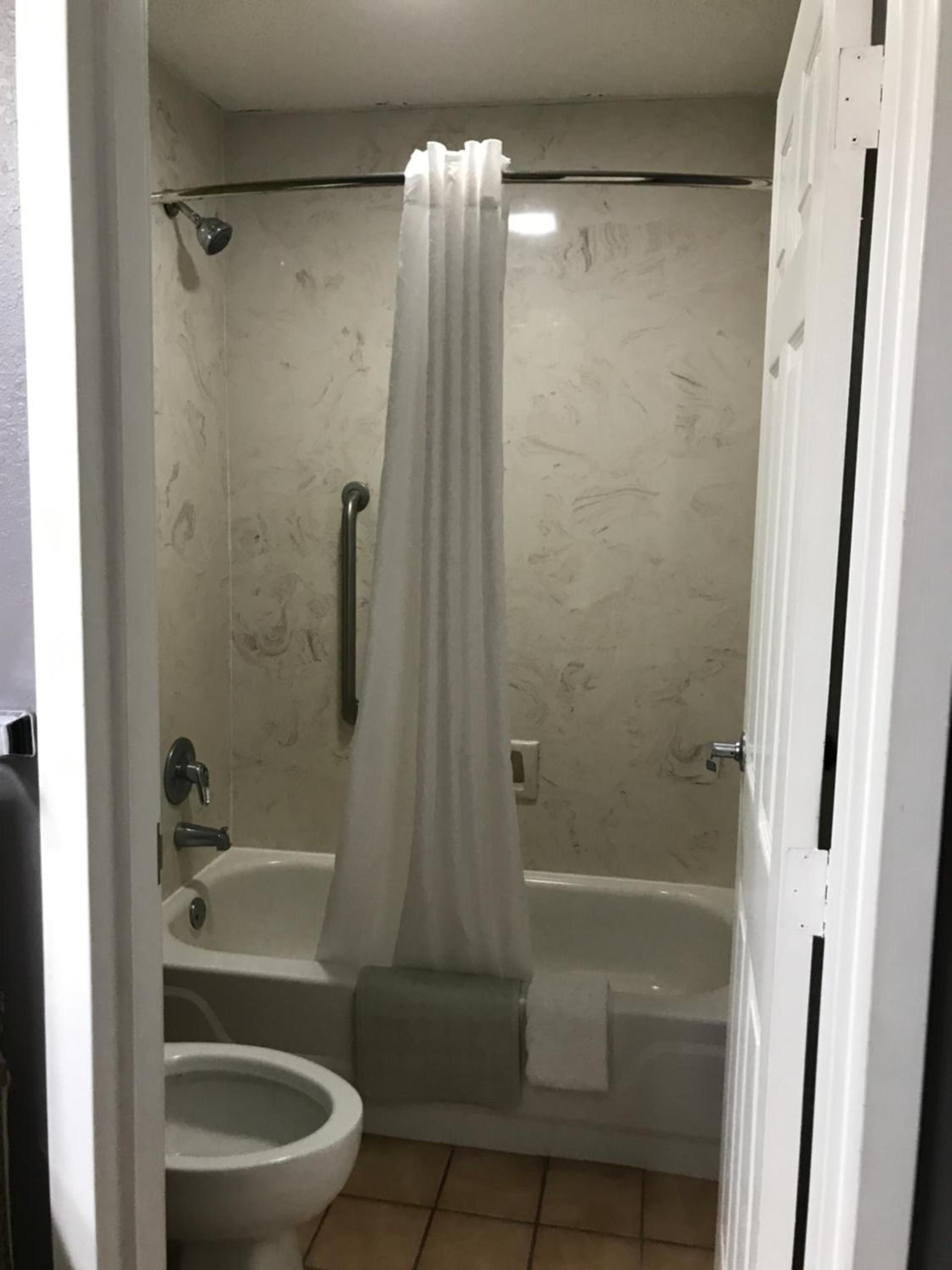 Super 8 by Wyndham Slidell photo 50