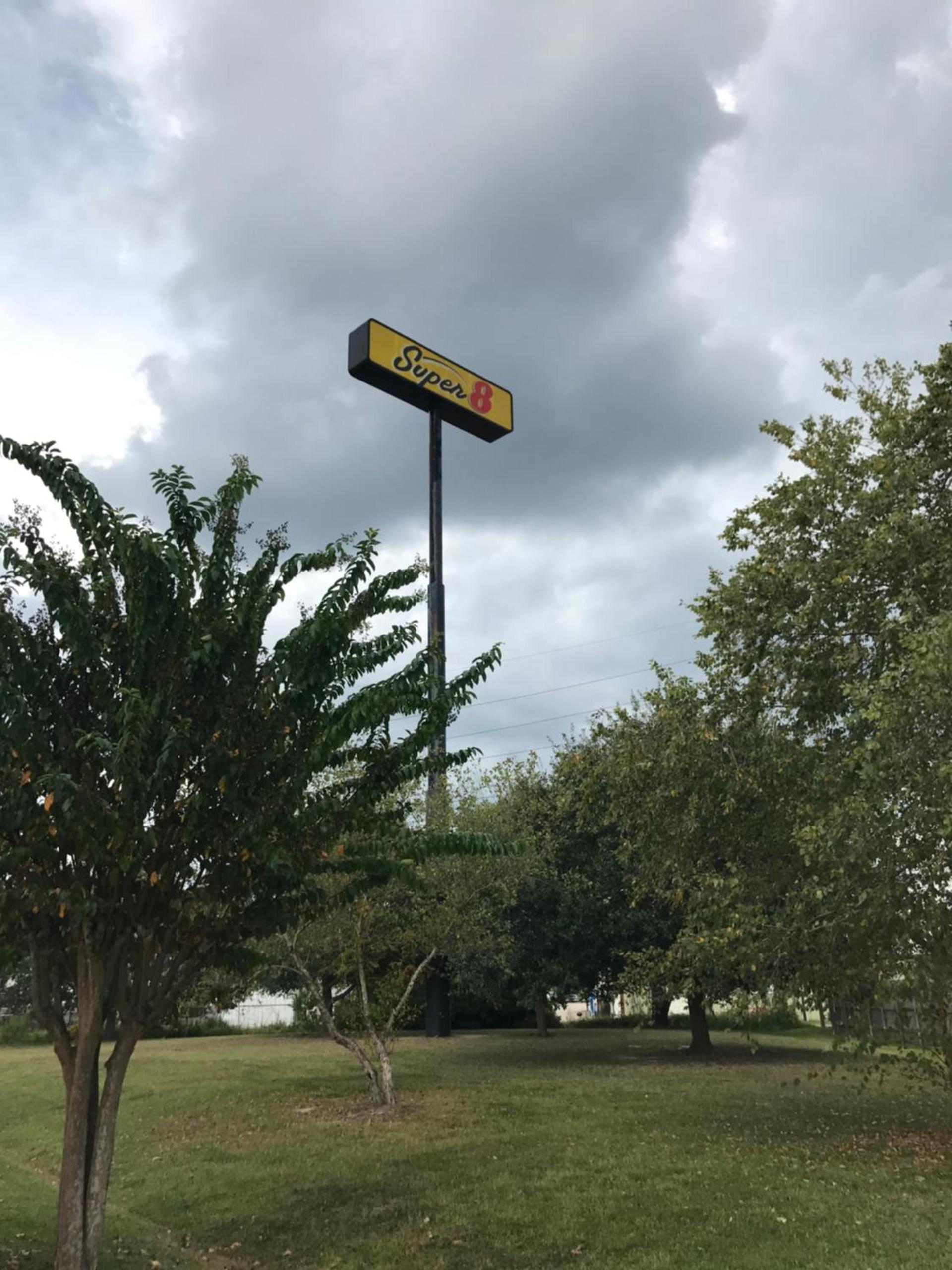 Super 8 by Wyndham Slidell photo 44