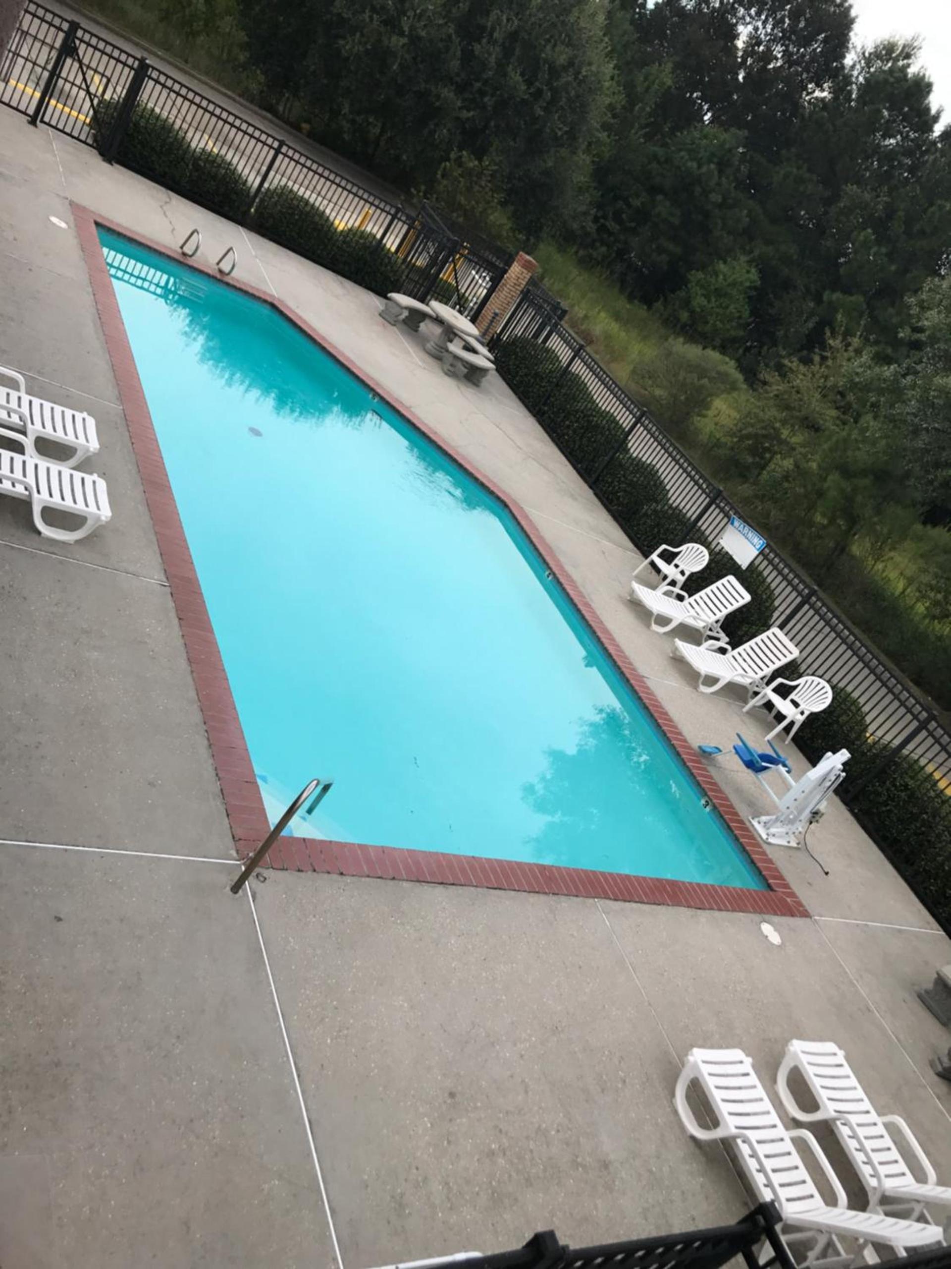 Super 8 by Wyndham Slidell photo 43
