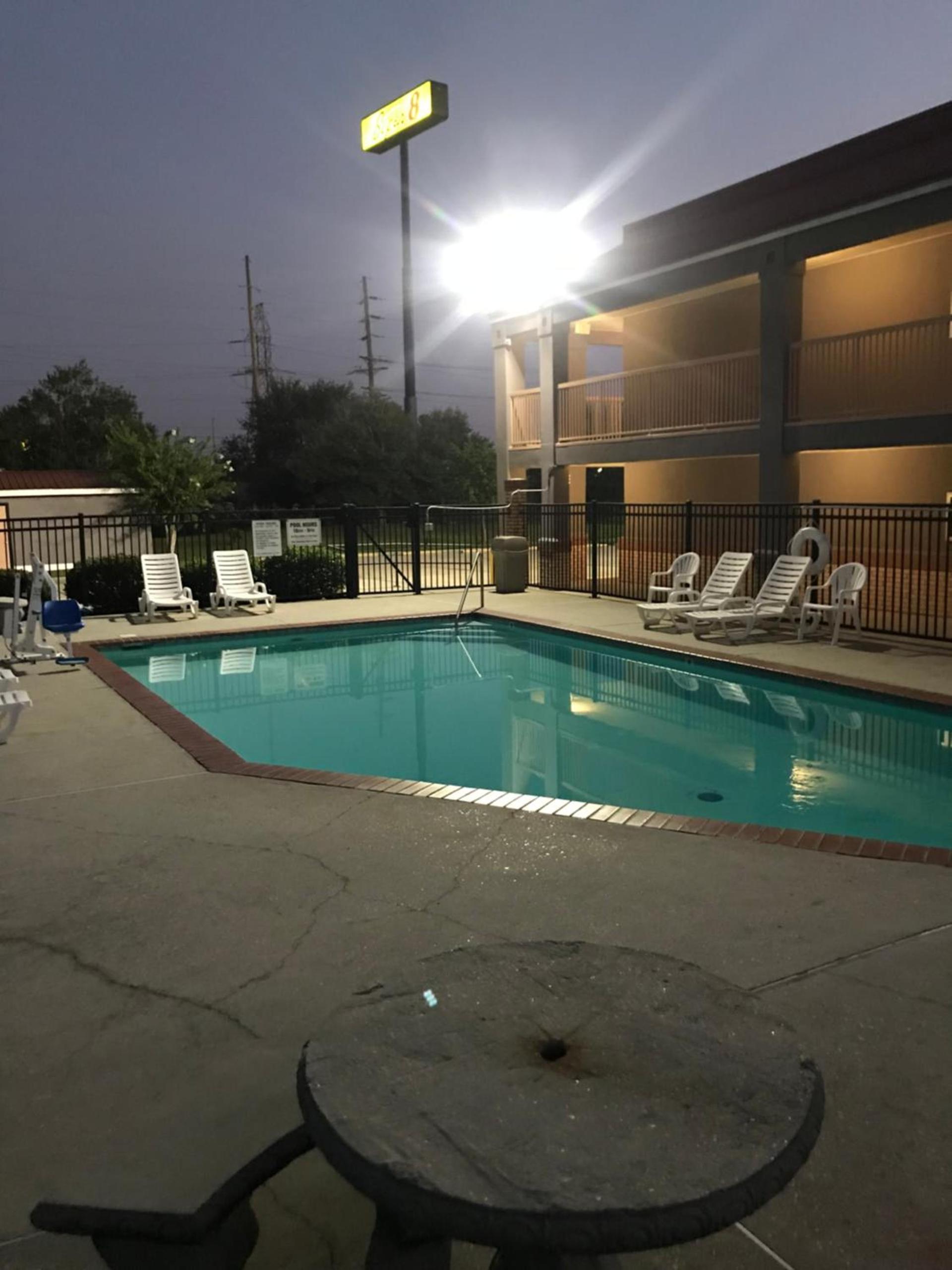 Super 8 by Wyndham Slidell photo 57