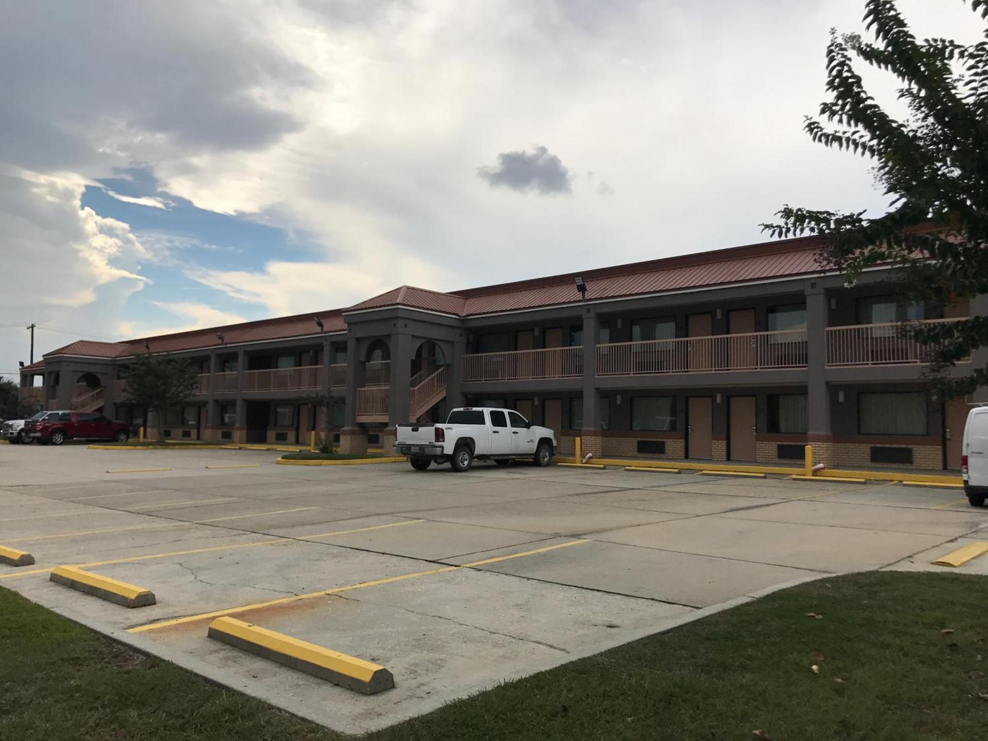 Super 8 by Wyndham Slidell photo 39