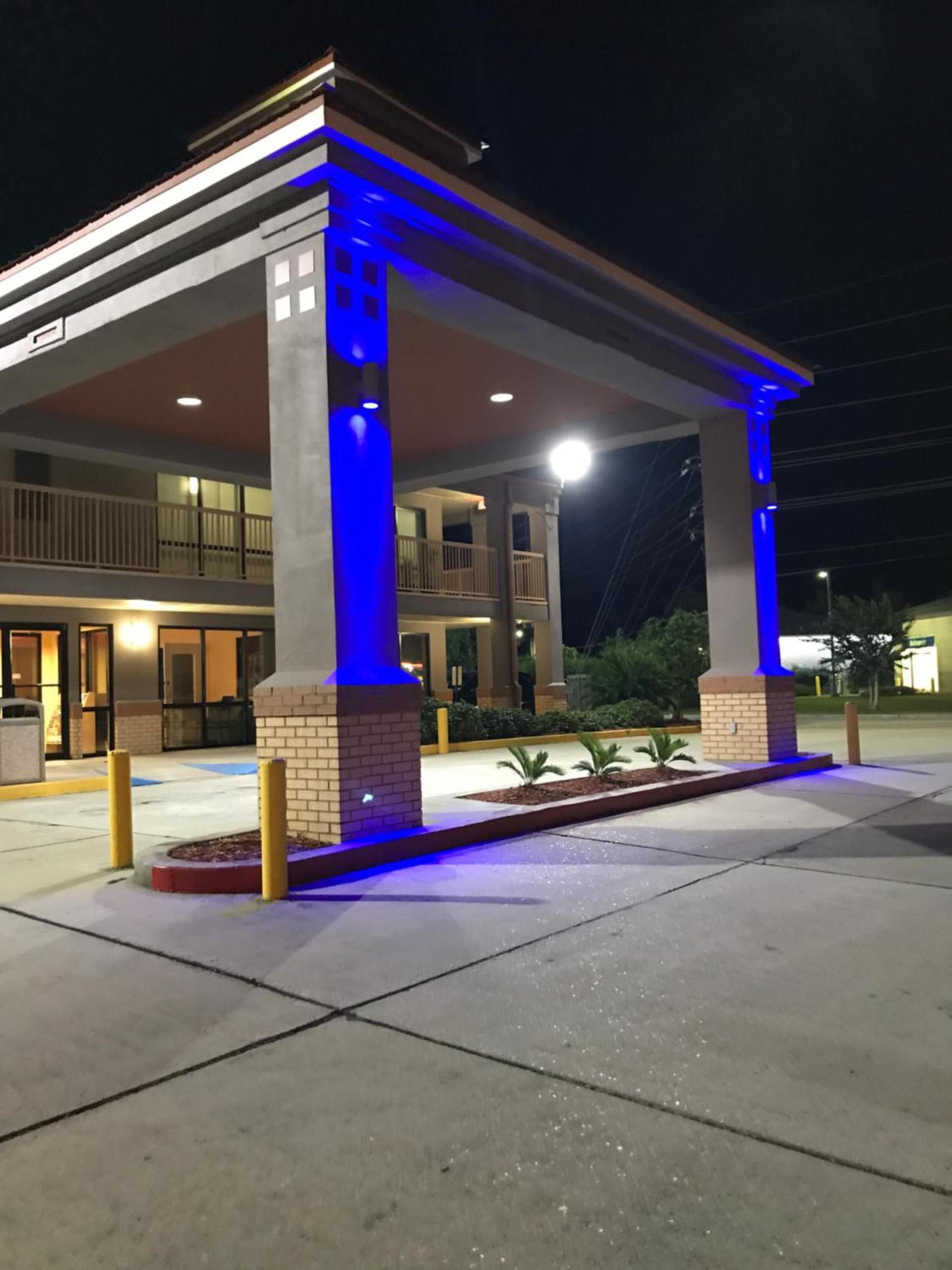 Super 8 by Wyndham Slidell photo 40
