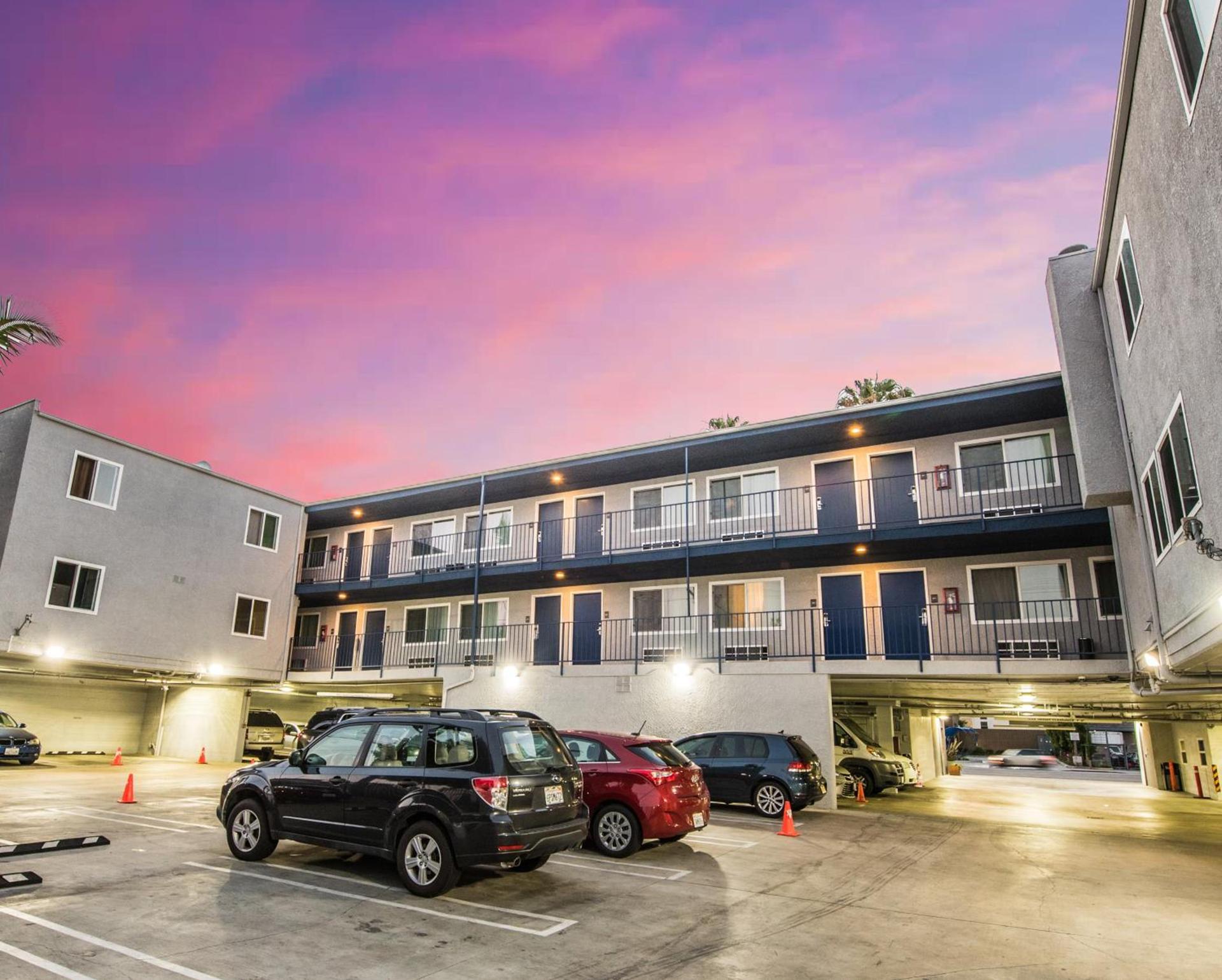 Travelodge by Wyndham Culver City photo 46
