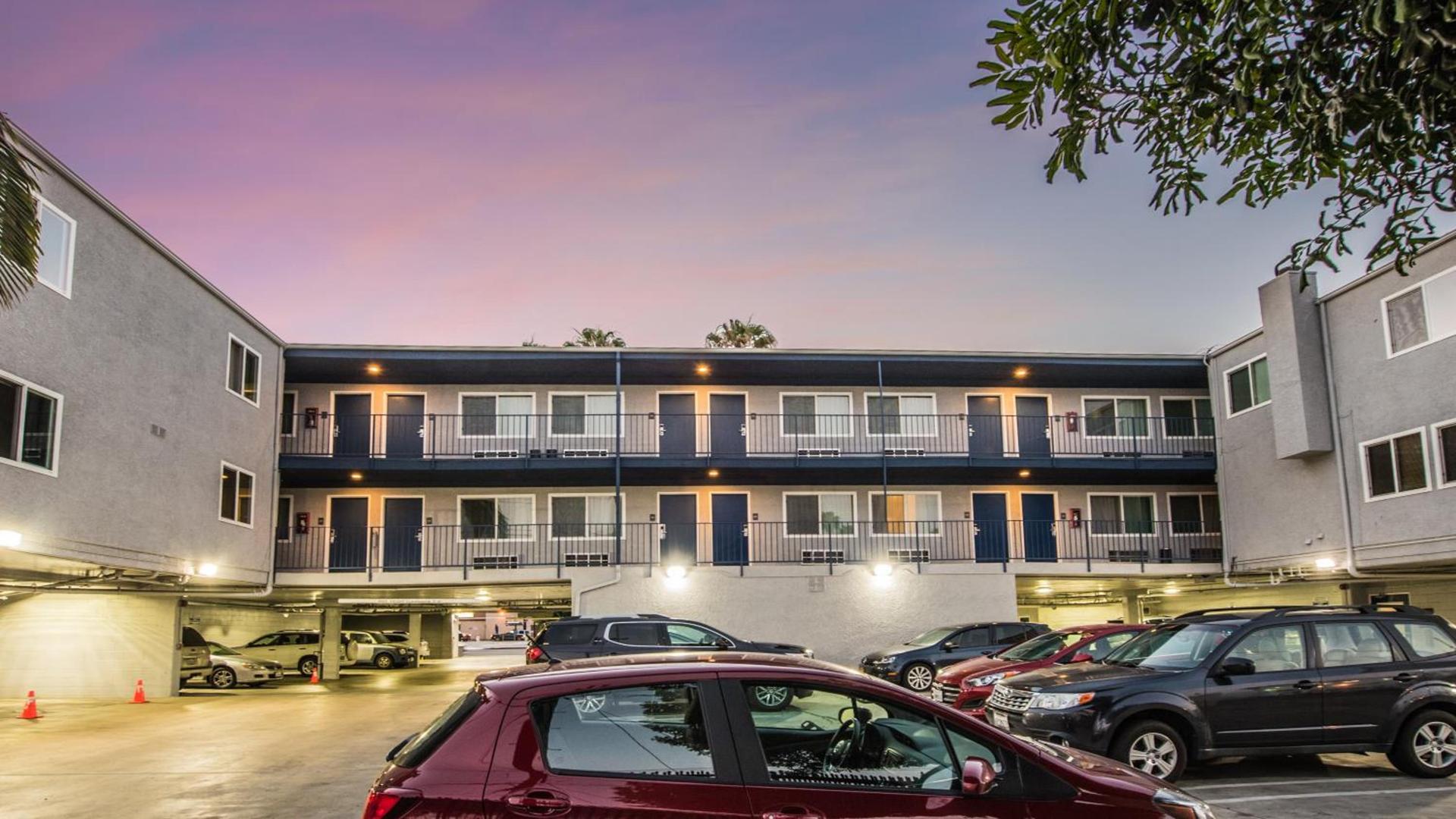 Travelodge by Wyndham Culver City photo 47