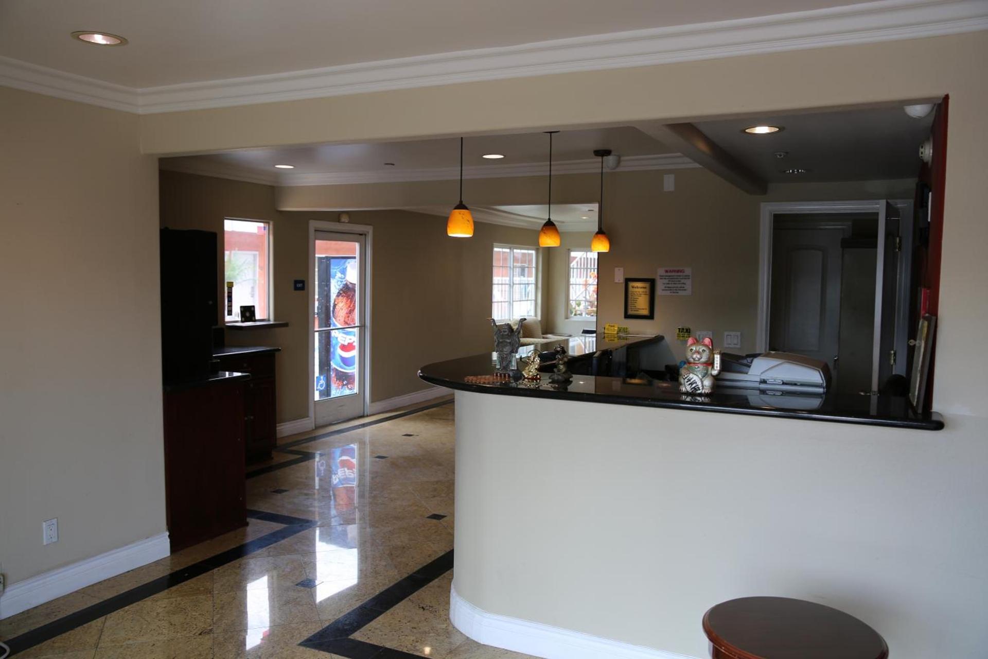 Chateau Inn & Suites photo 6