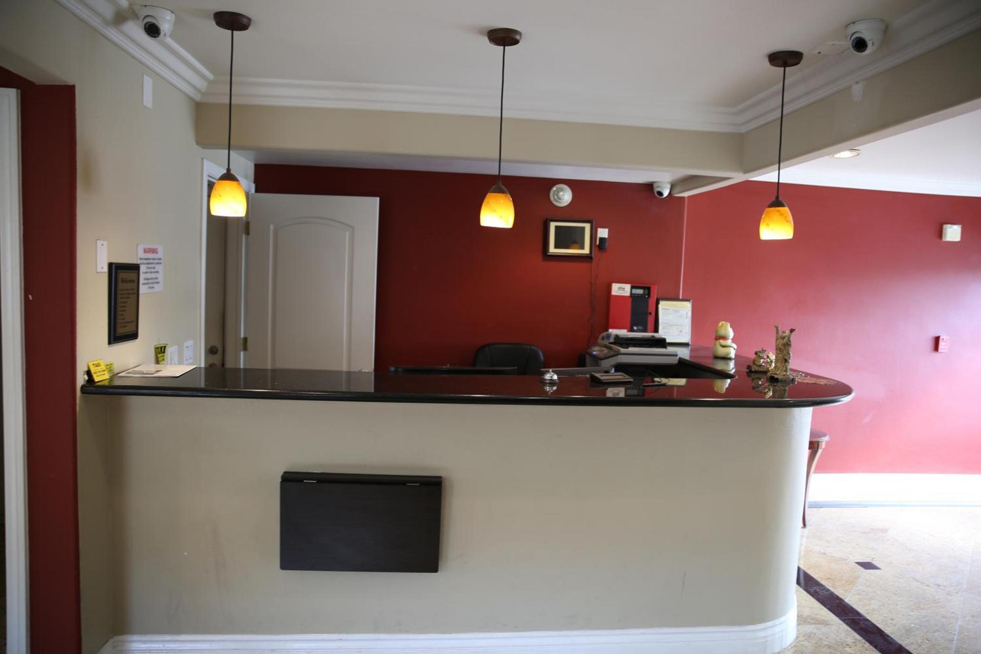 Chateau Inn & Suites photo 9