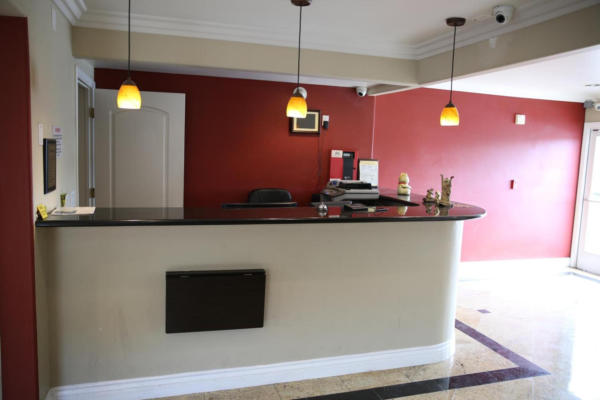 Chateau Inn & Suites photo 5