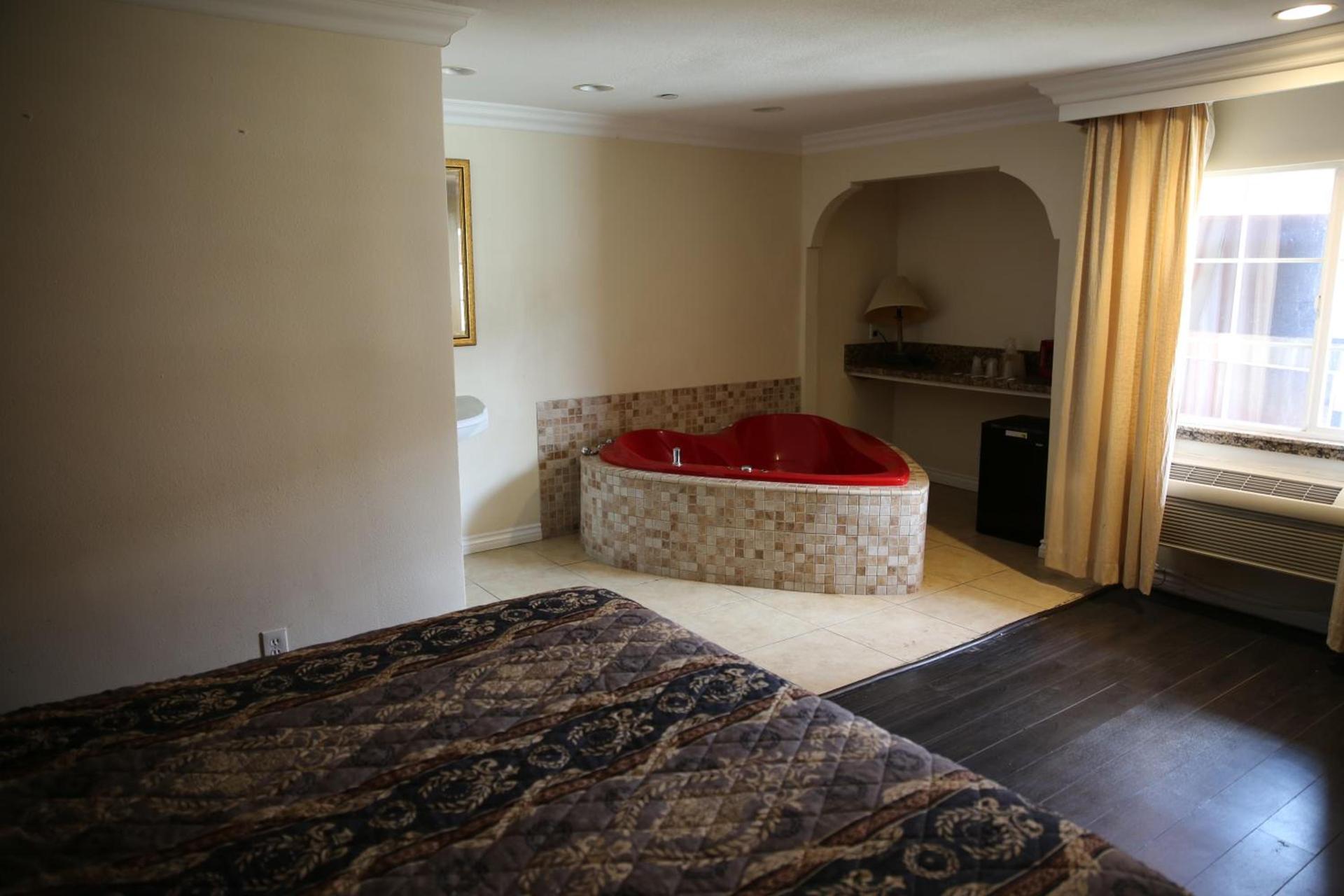 Chateau Inn & Suites photo 22