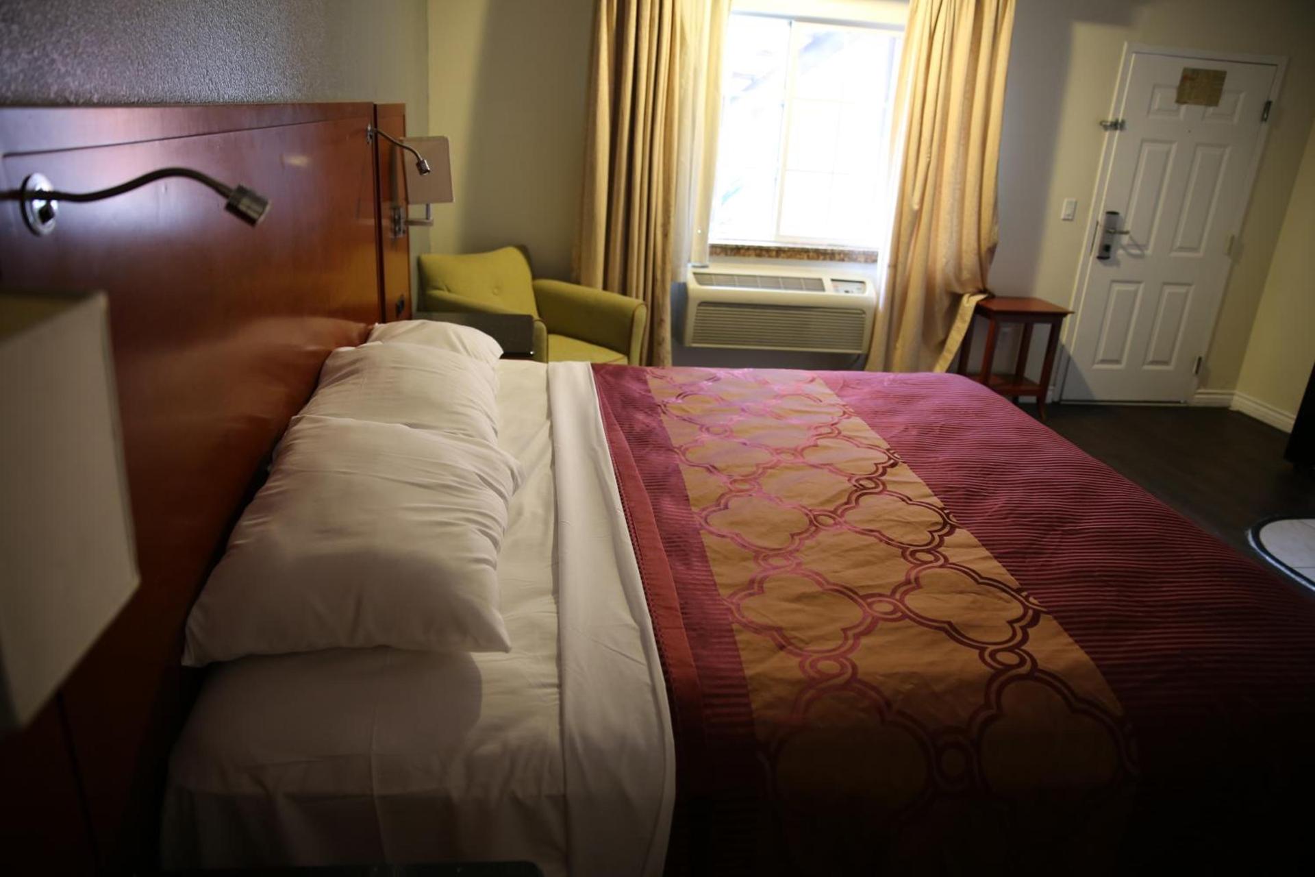 Chateau Inn & Suites photo 25