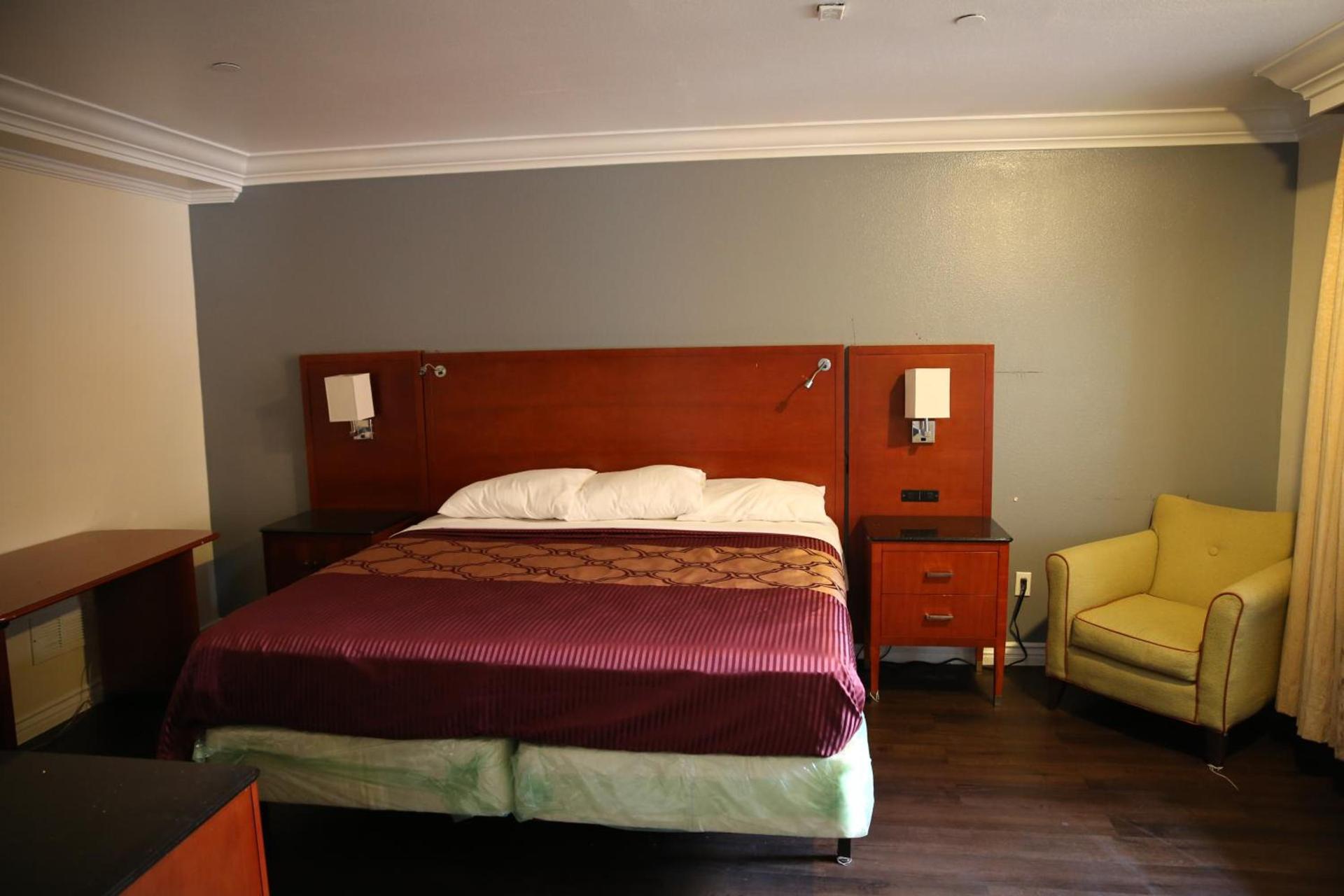 Chateau Inn & Suites photo 24