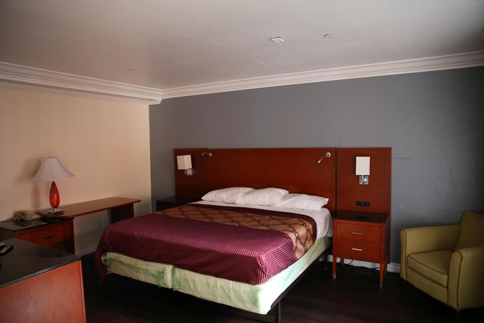 Chateau Inn & Suites photo 19