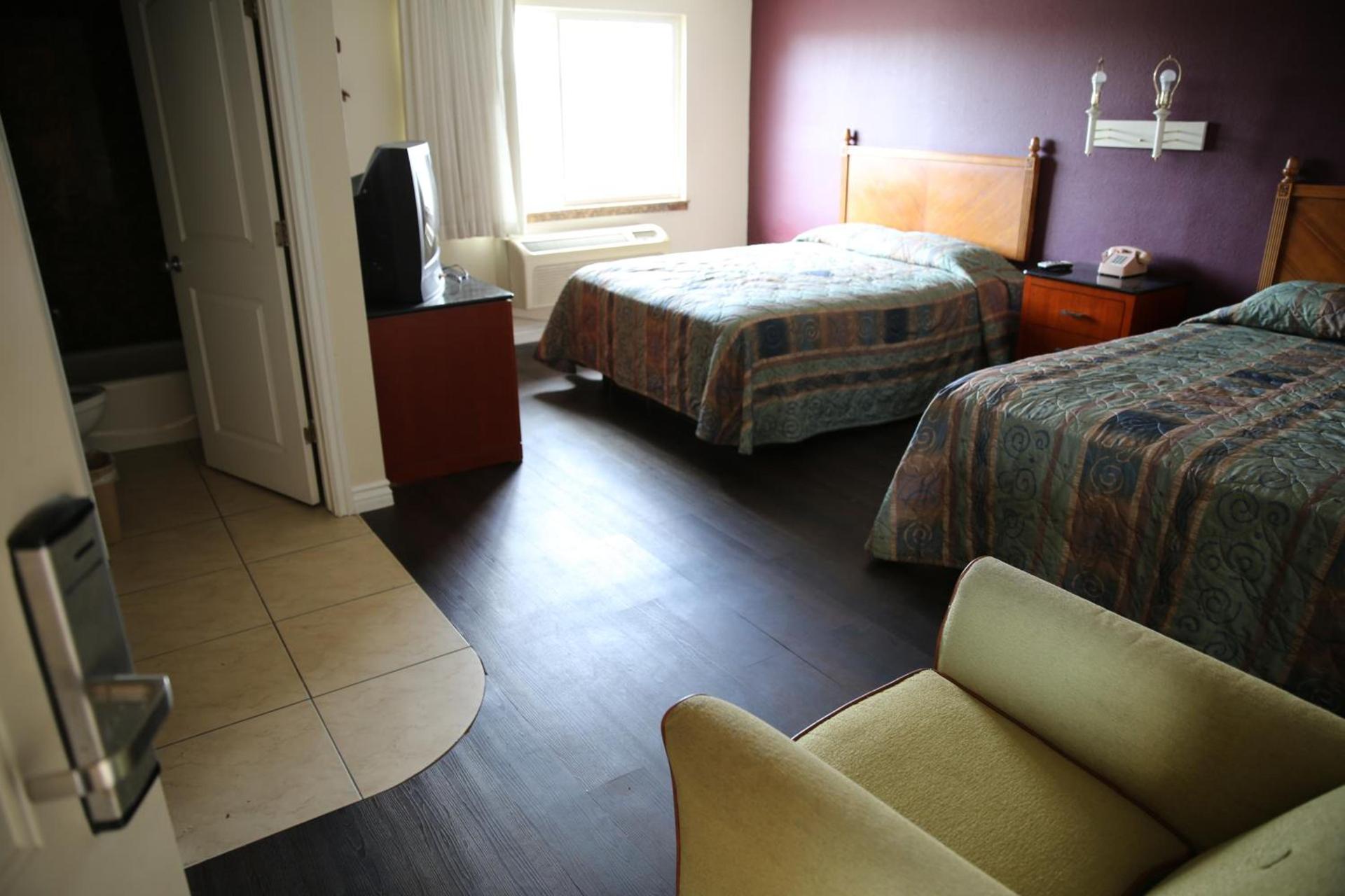 Chateau Inn & Suites photo 21