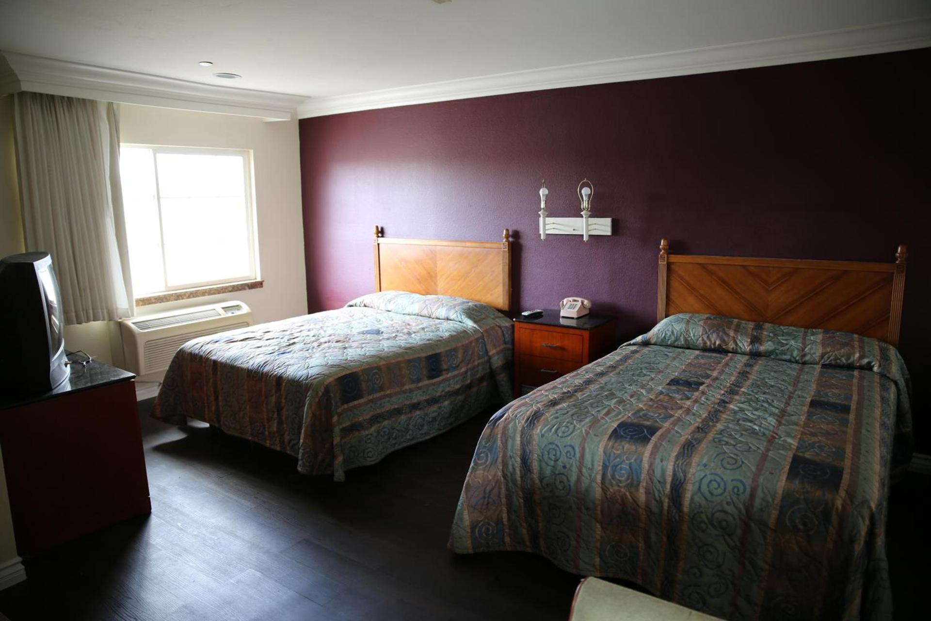 Chateau Inn & Suites photo 28