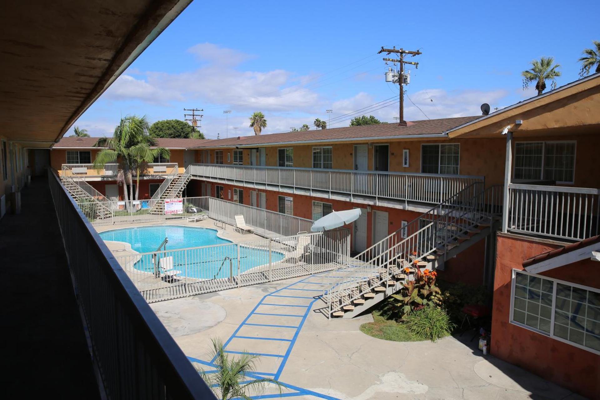Chateau Inn & Suites photo 13