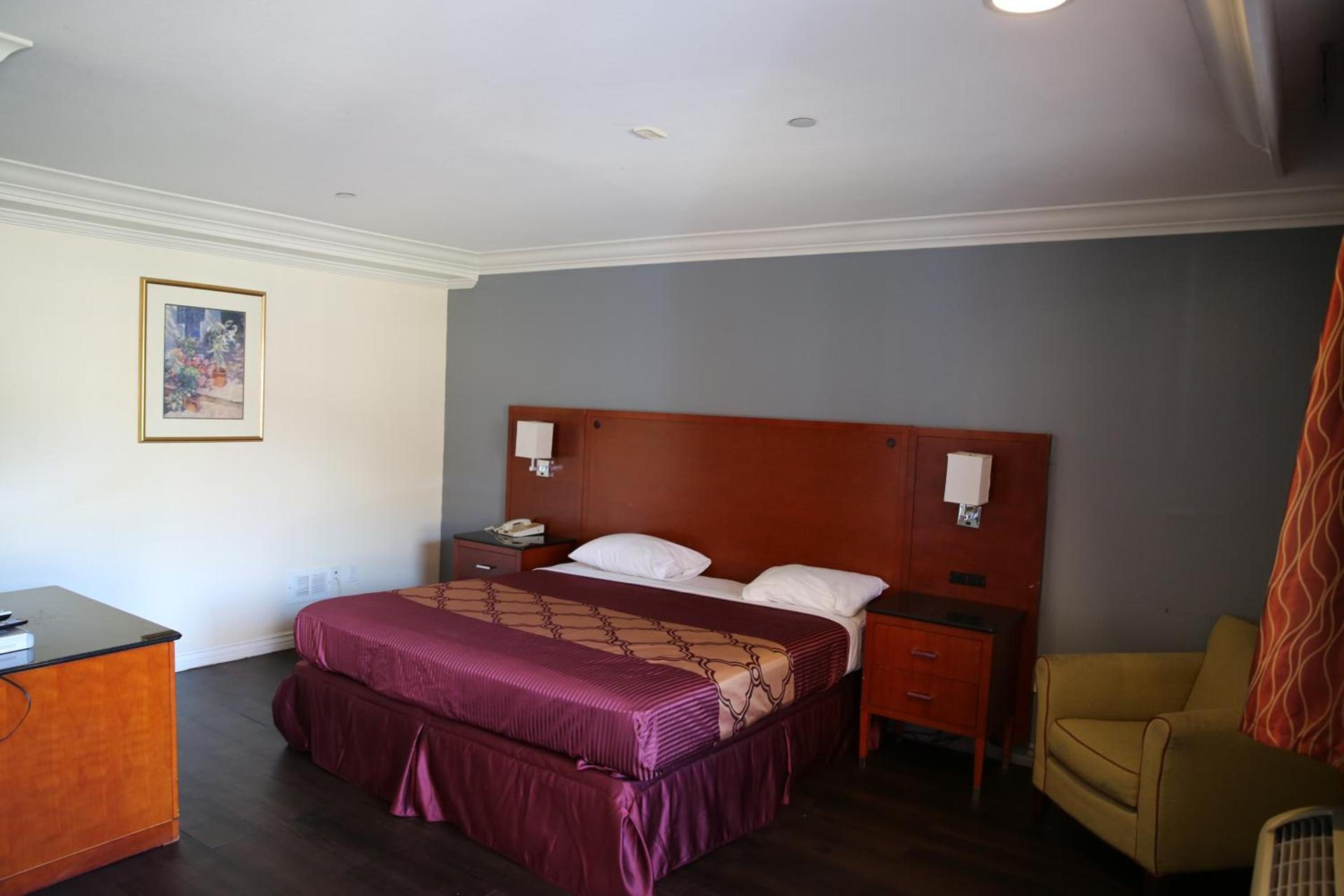Chateau Inn & Suites photo 15