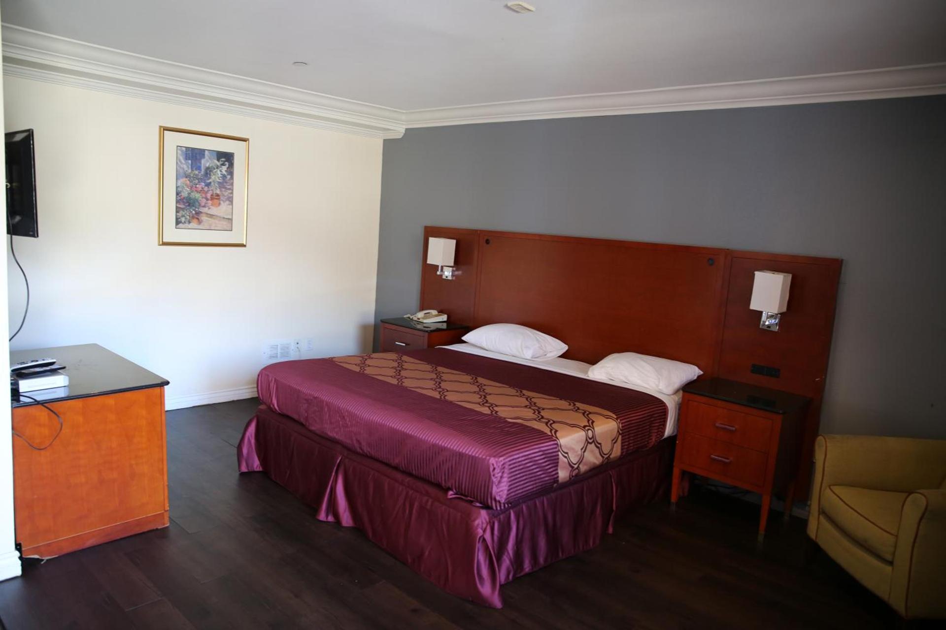 Chateau Inn & Suites photo 18