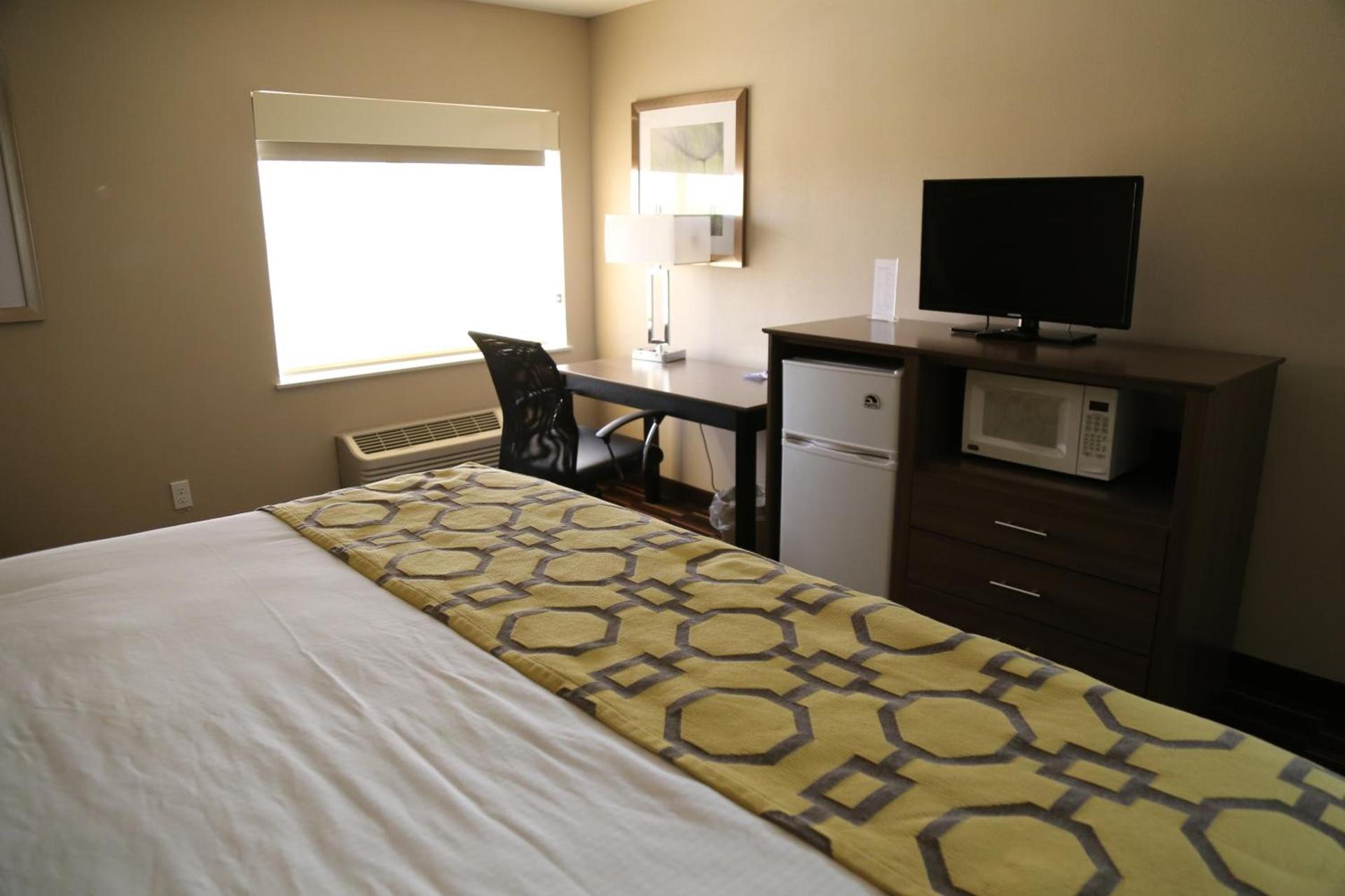 Baymont by Wyndham Plano photo 27