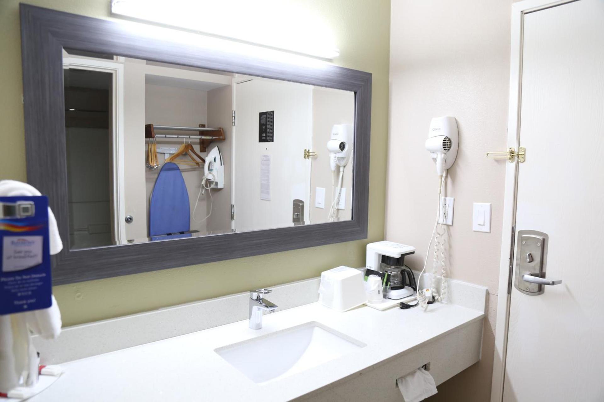 Baymont by Wyndham Plano photo 40