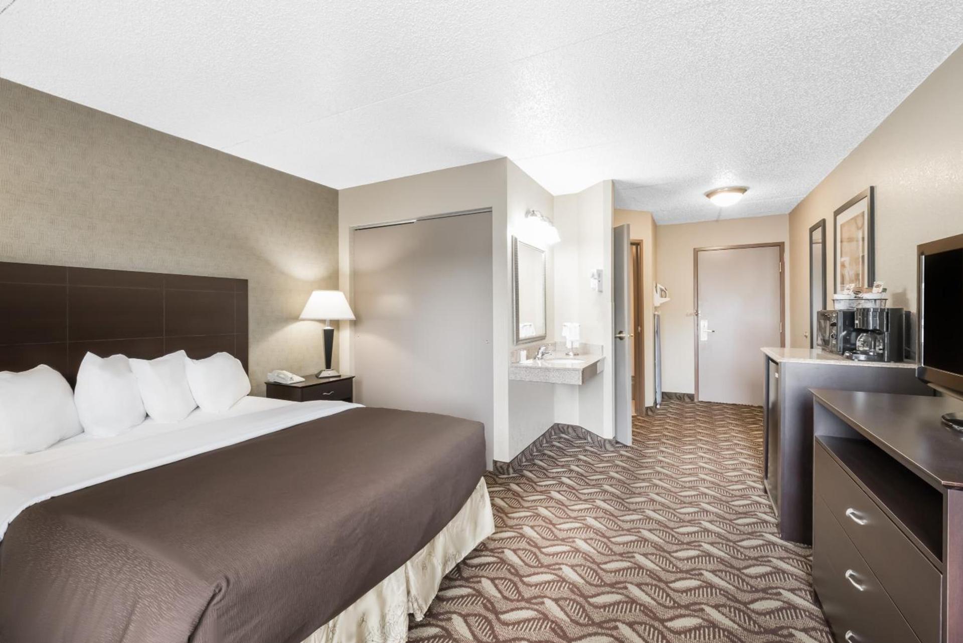 Days Inn by Wyndham Bismarck photo 5