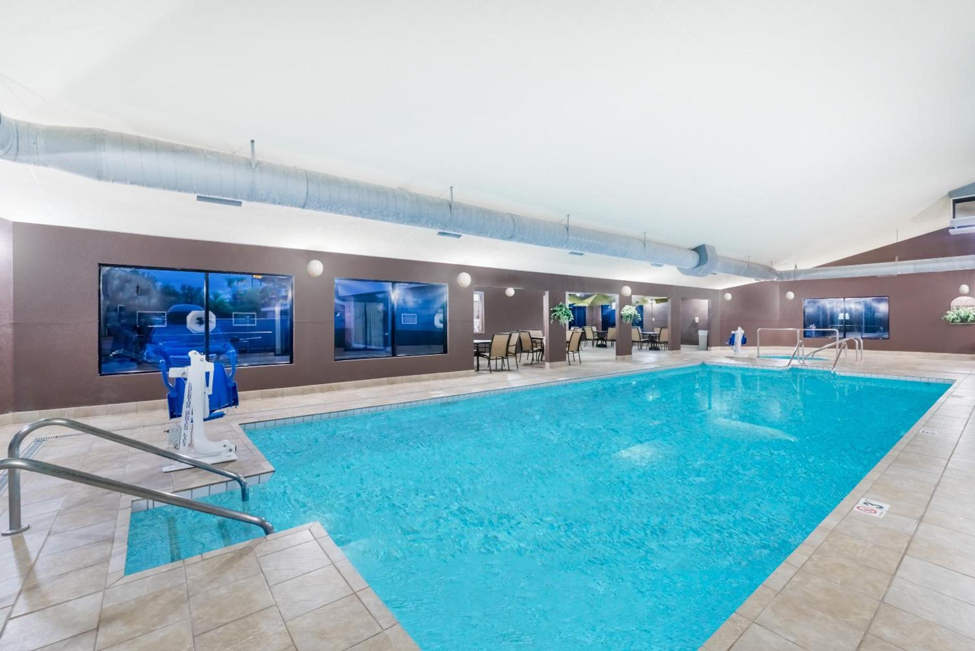 Days Inn by Wyndham Bismarck photo 3
