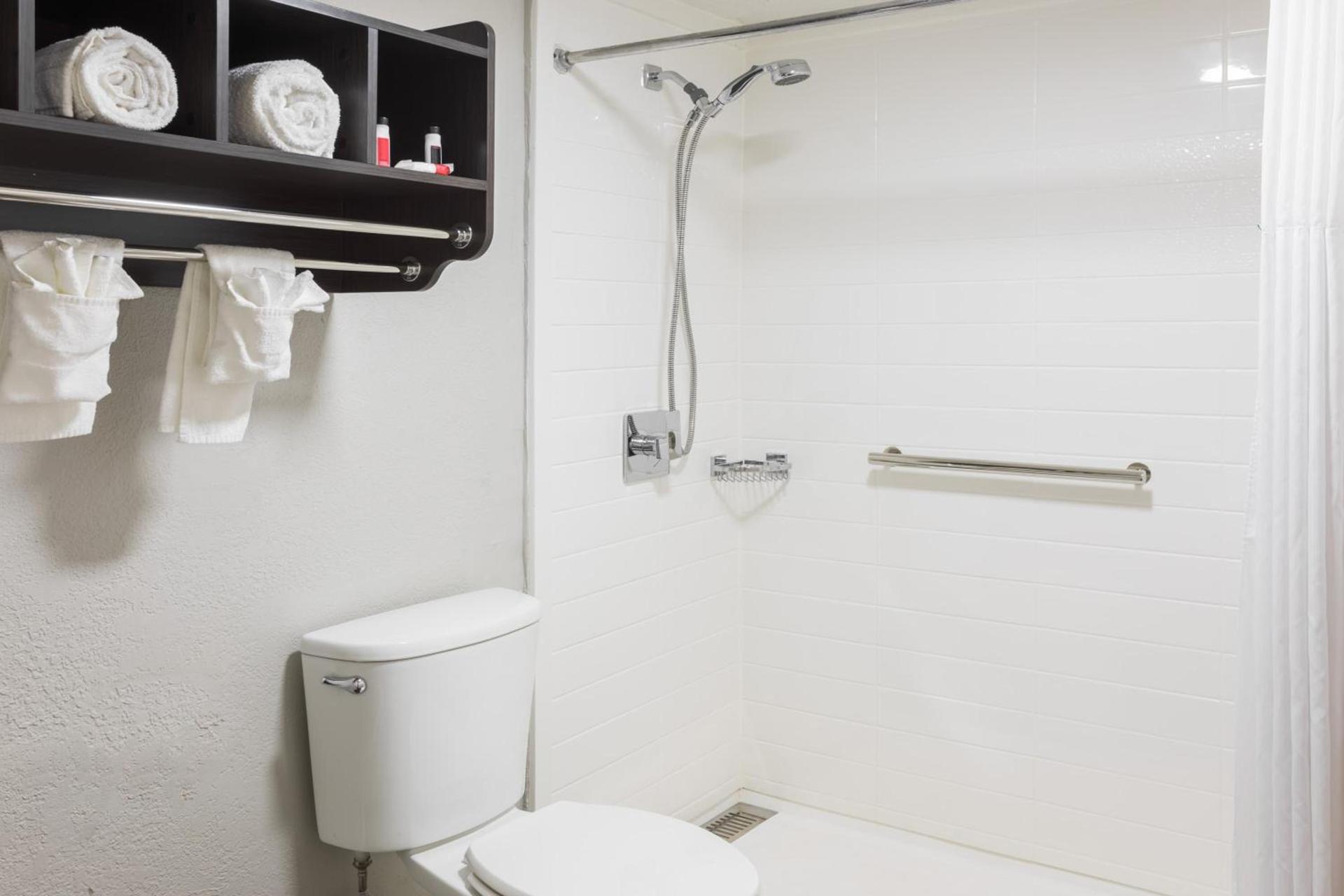Days Inn by Wyndham Goose Creek photo 20