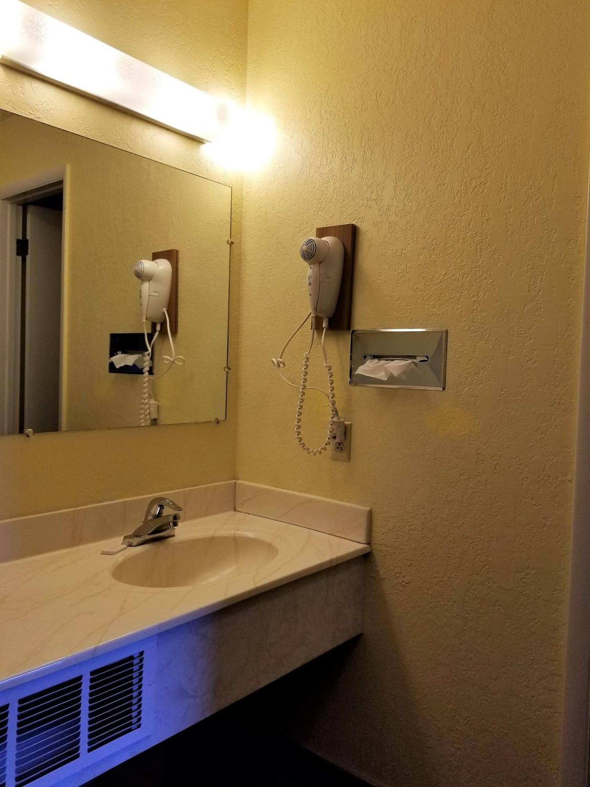 Regency Inn photo 2