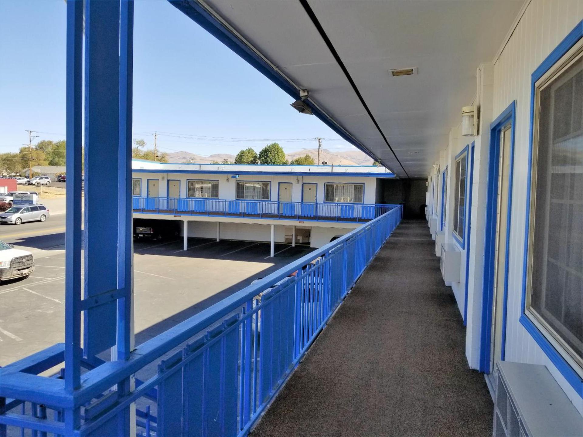 Regency Inn photo 17