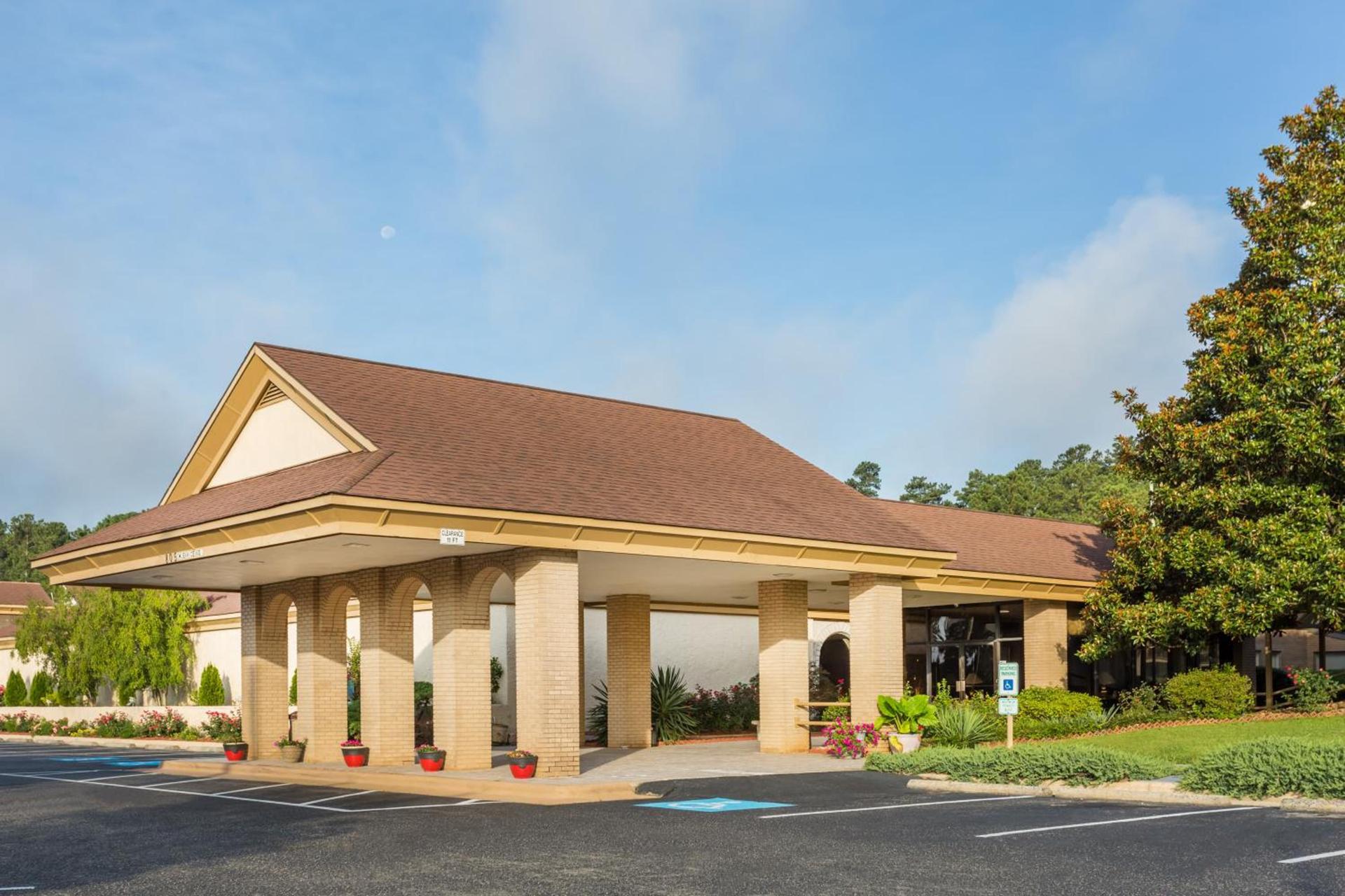 Clarion Inn Southern Pines - Pinehurst photo 41