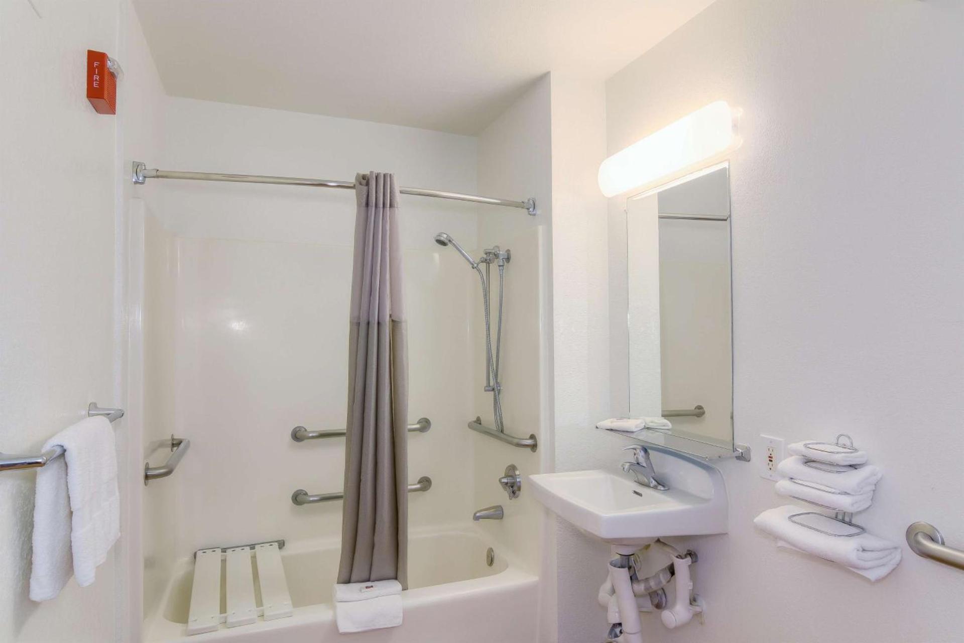 Vagabond Inn Sylmar photo 14