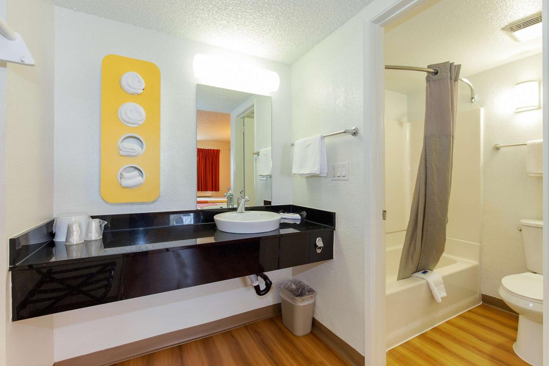 Motel 6 Hayward, CA- Silicon Valley Gateway photo 45