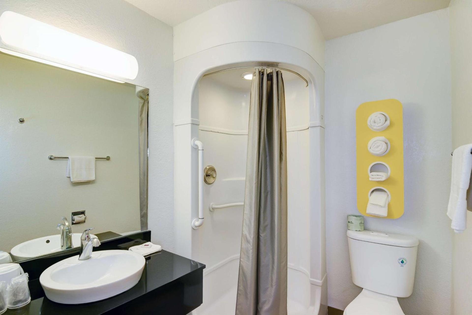 Vagabond Inn Sylmar photo 10