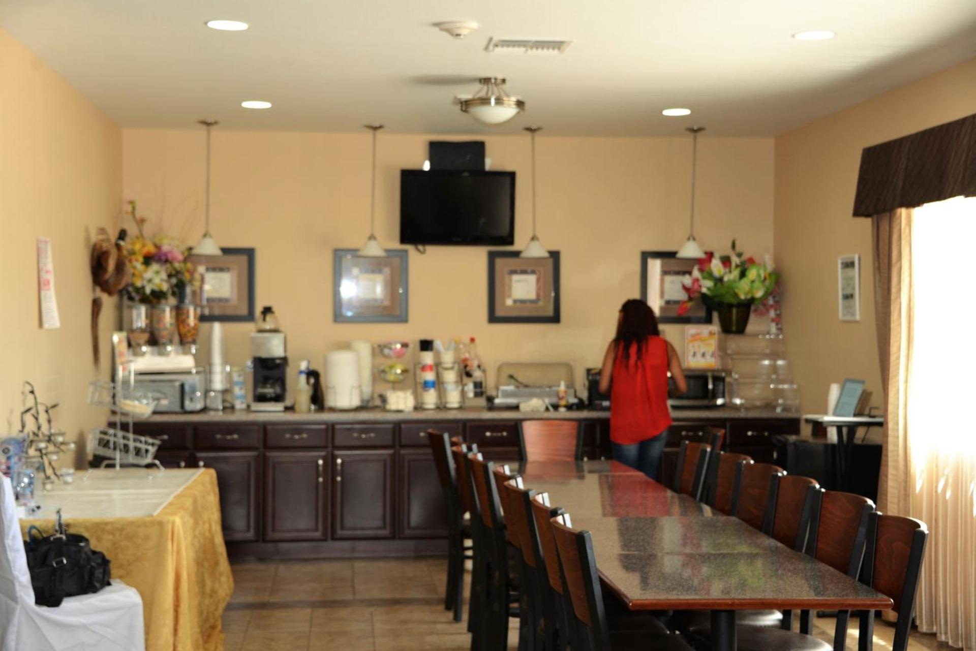 Irish Inn and Suites photo 11