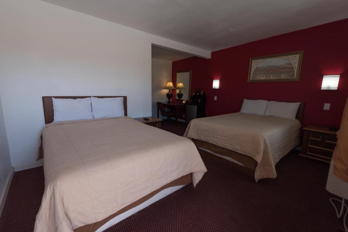 A Nights Inn photo 3