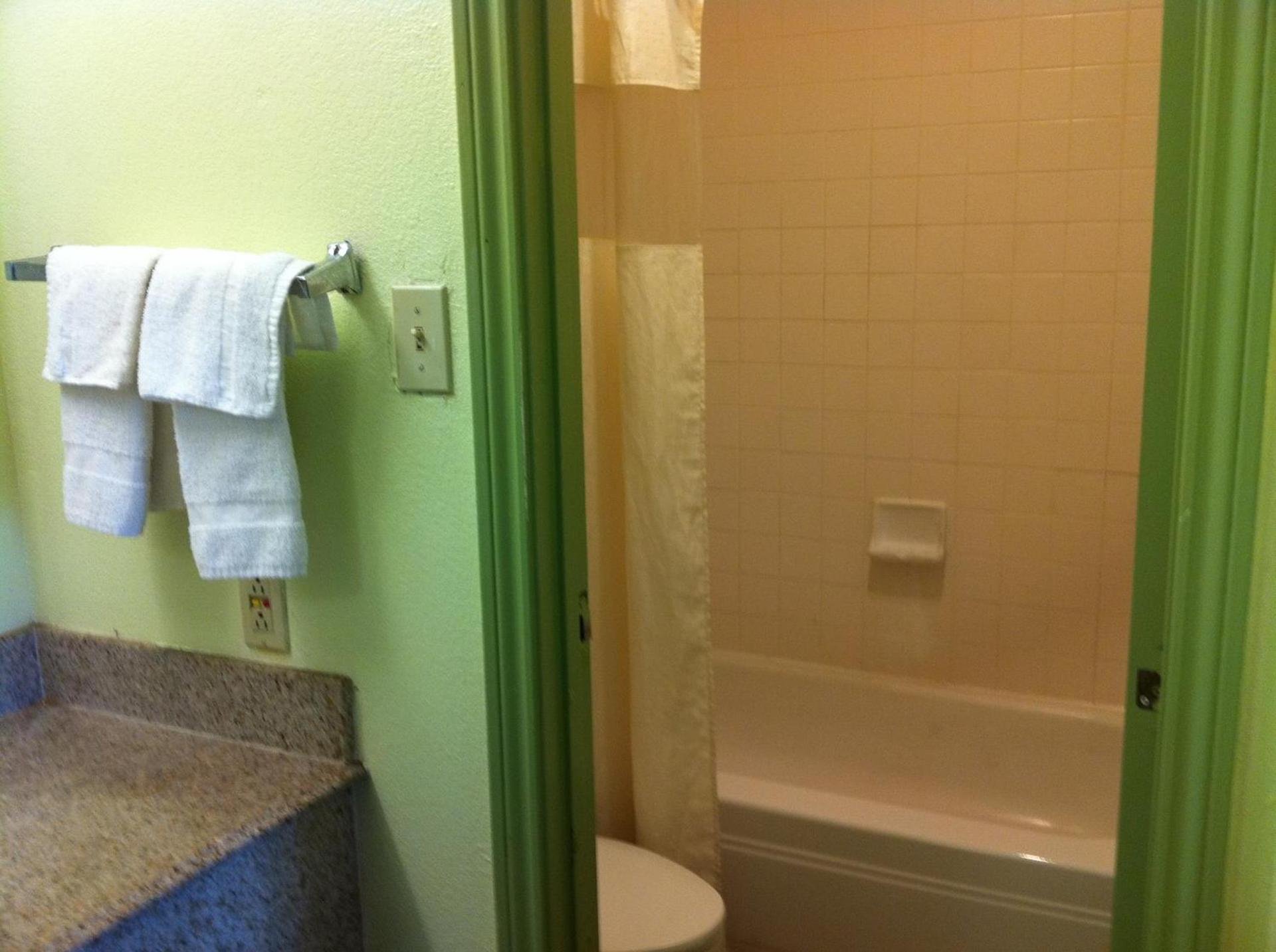 Victorian Inn Midland photo 7