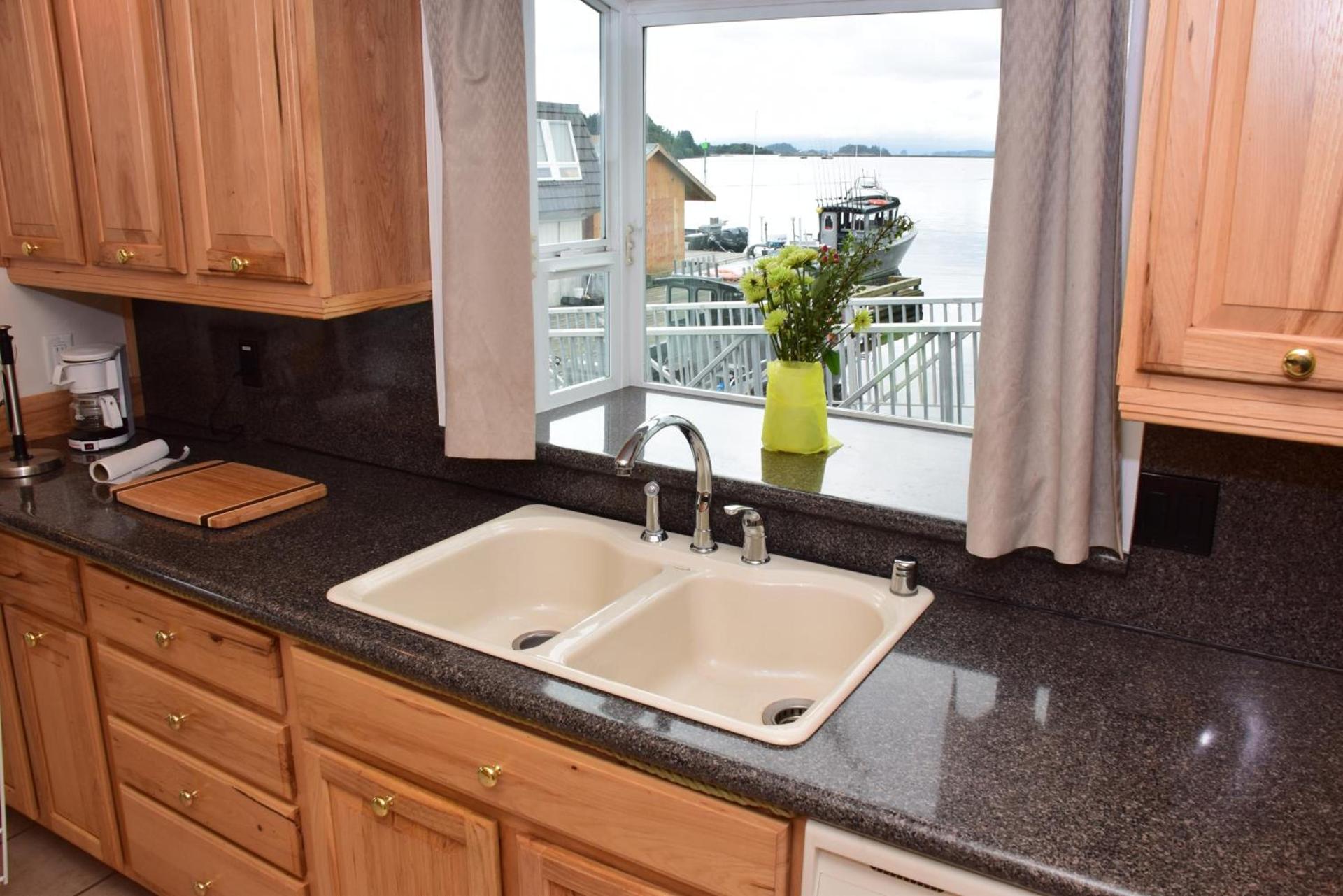 Longliner Lodge and Suites photo 11