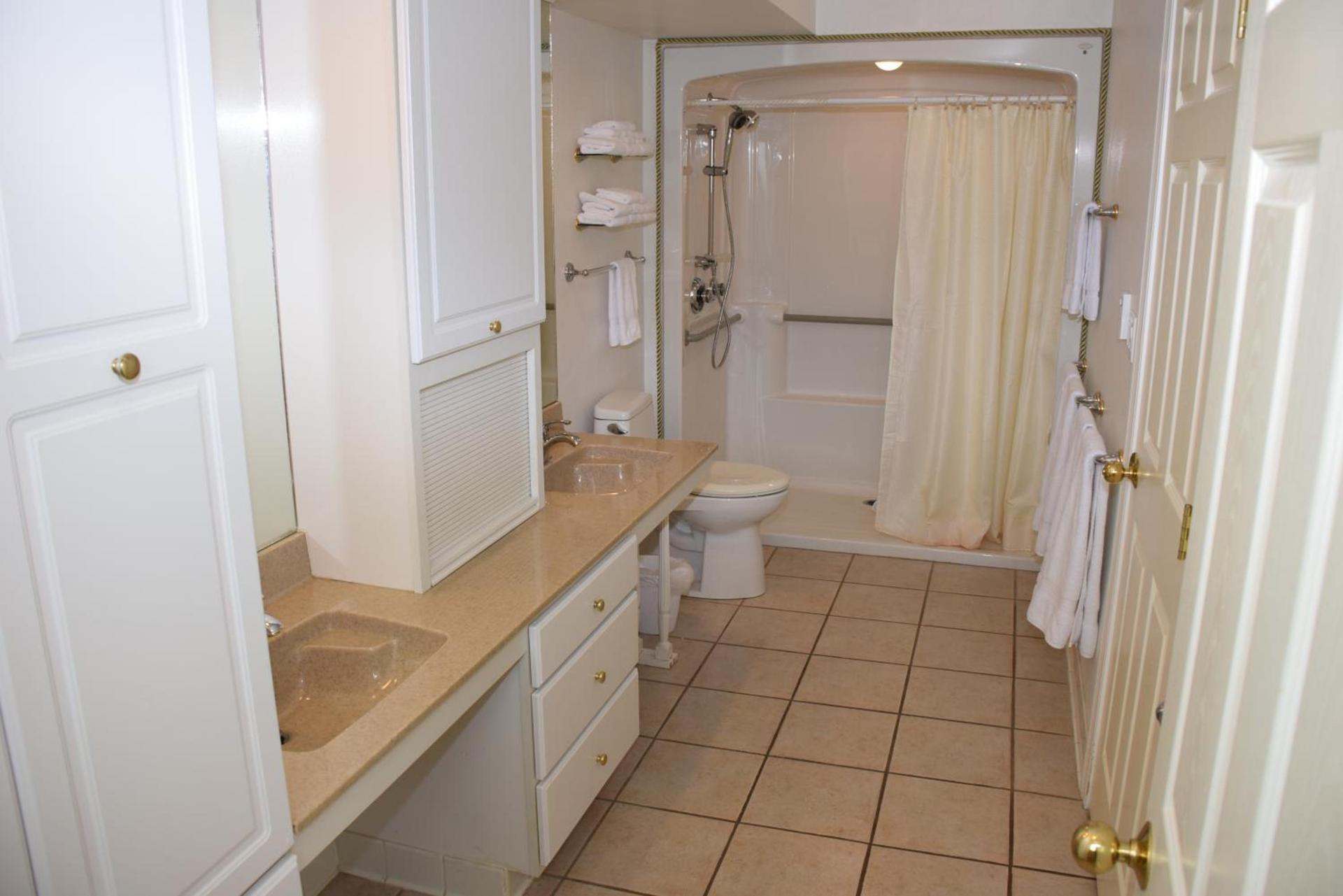 Longliner Lodge and Suites photo 13