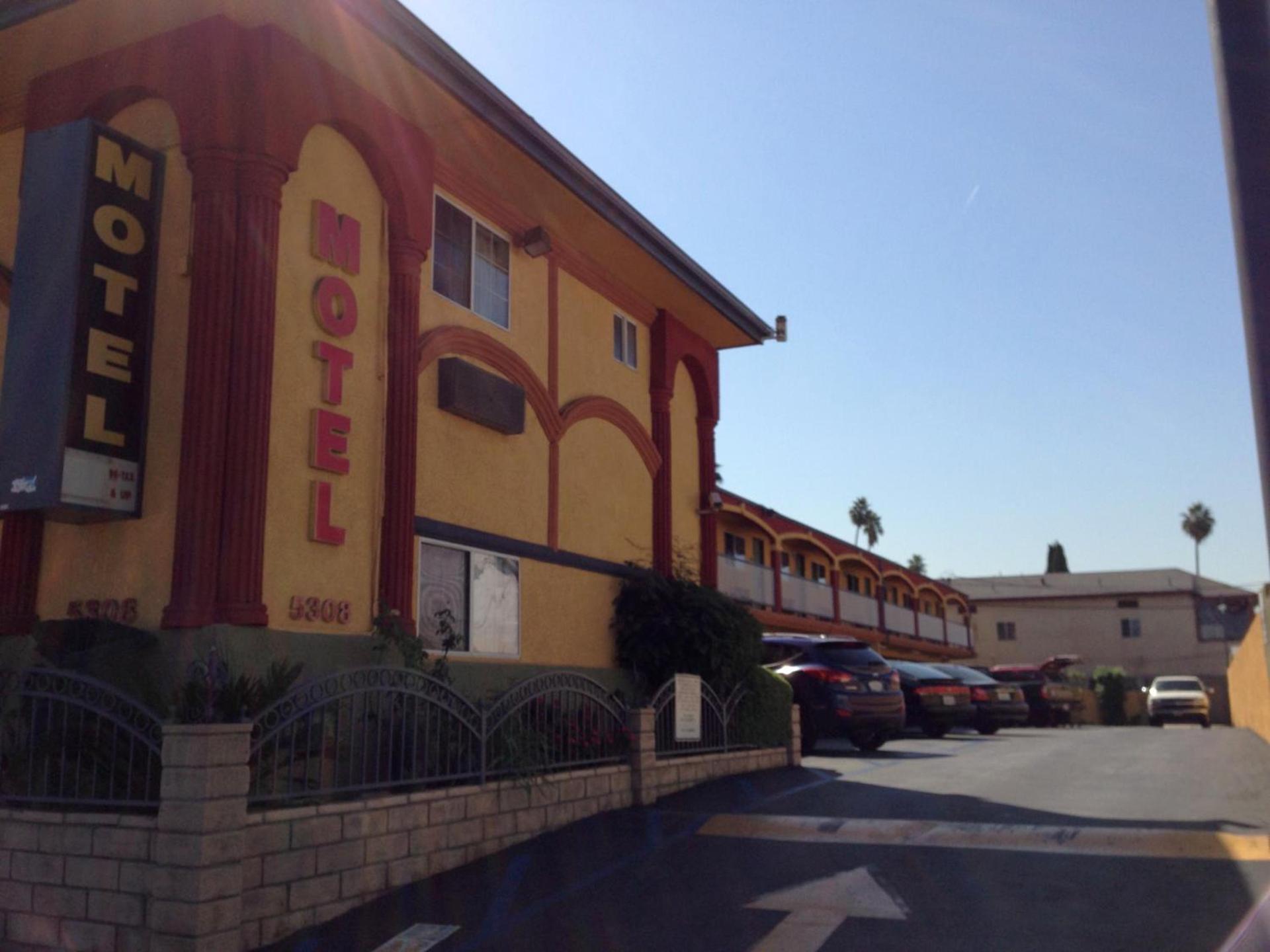 Economy Inn Hollywood photo 31