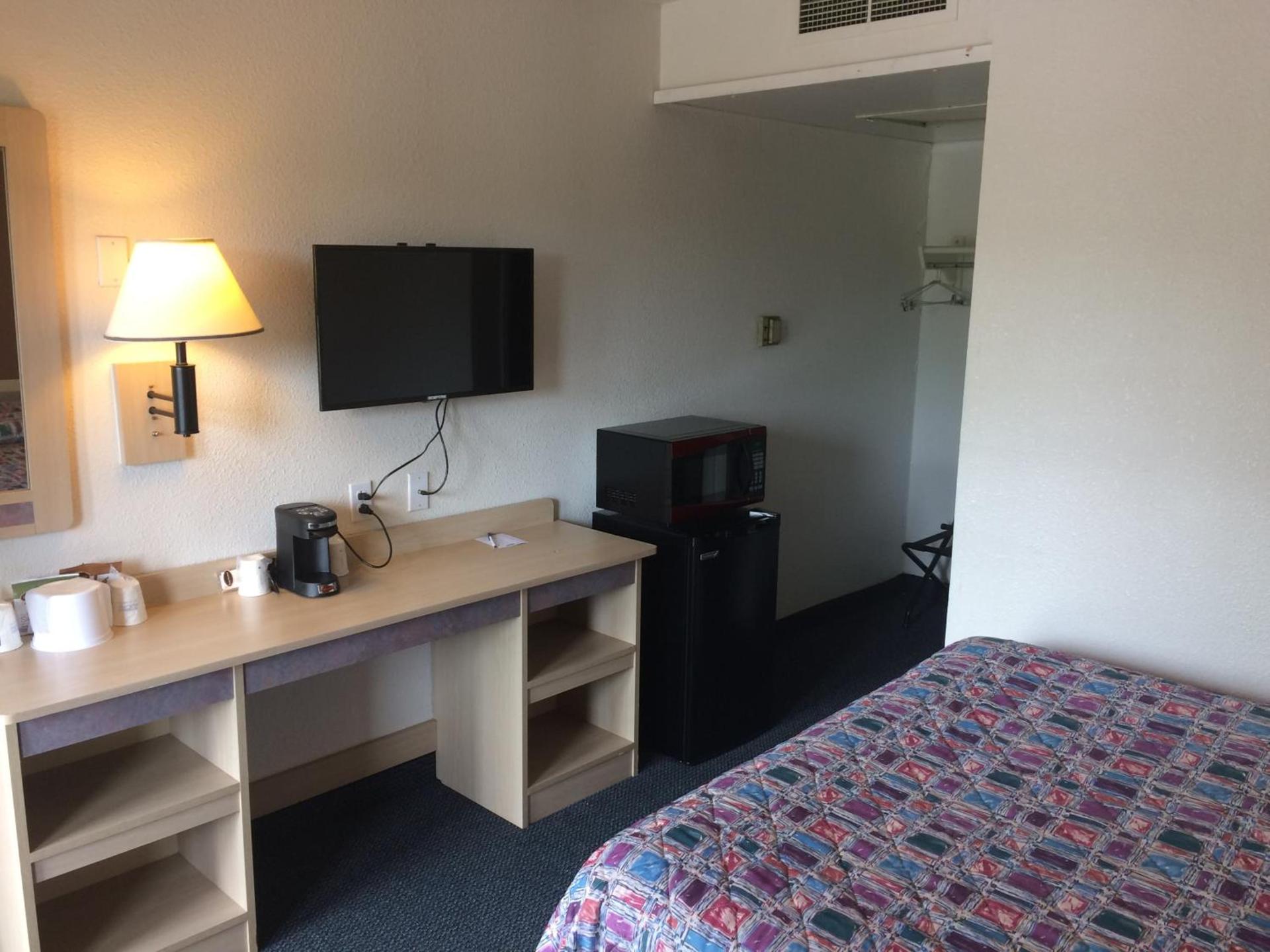 Travelodge by Wyndham Raton photo 16