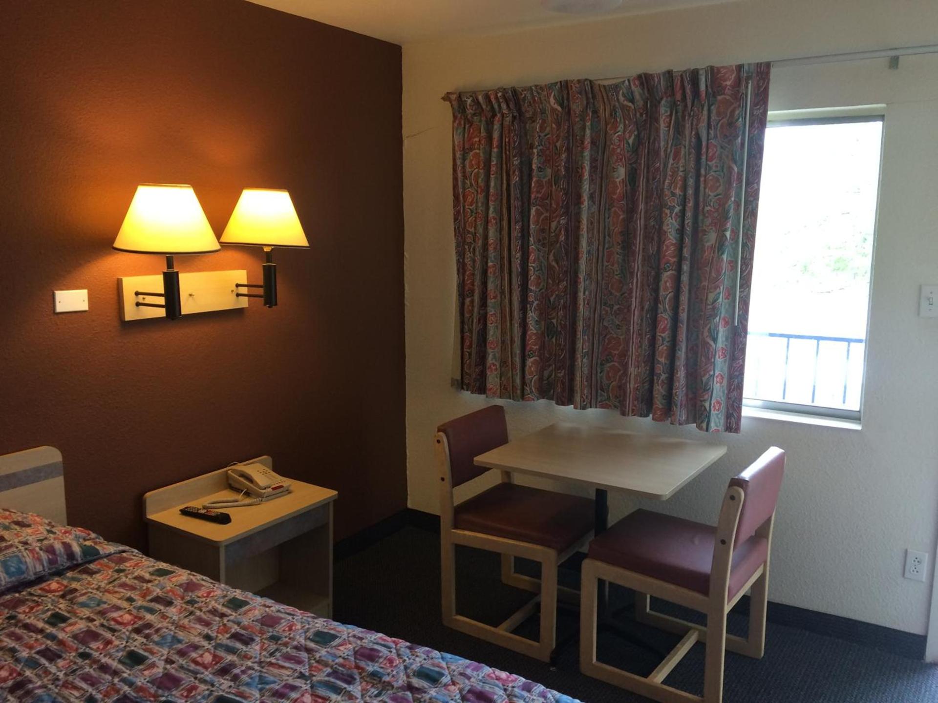Travelodge by Wyndham Raton photo 19