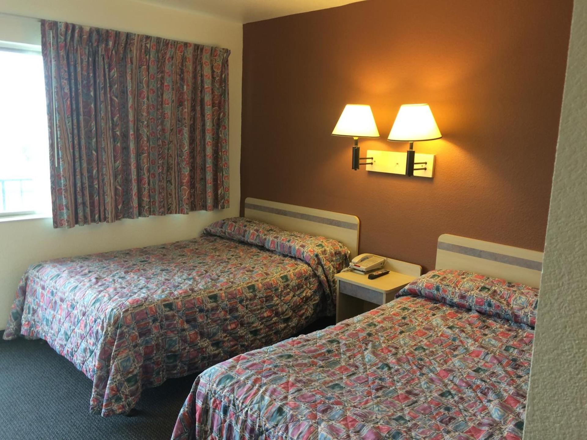 Travelodge by Wyndham Raton photo 17
