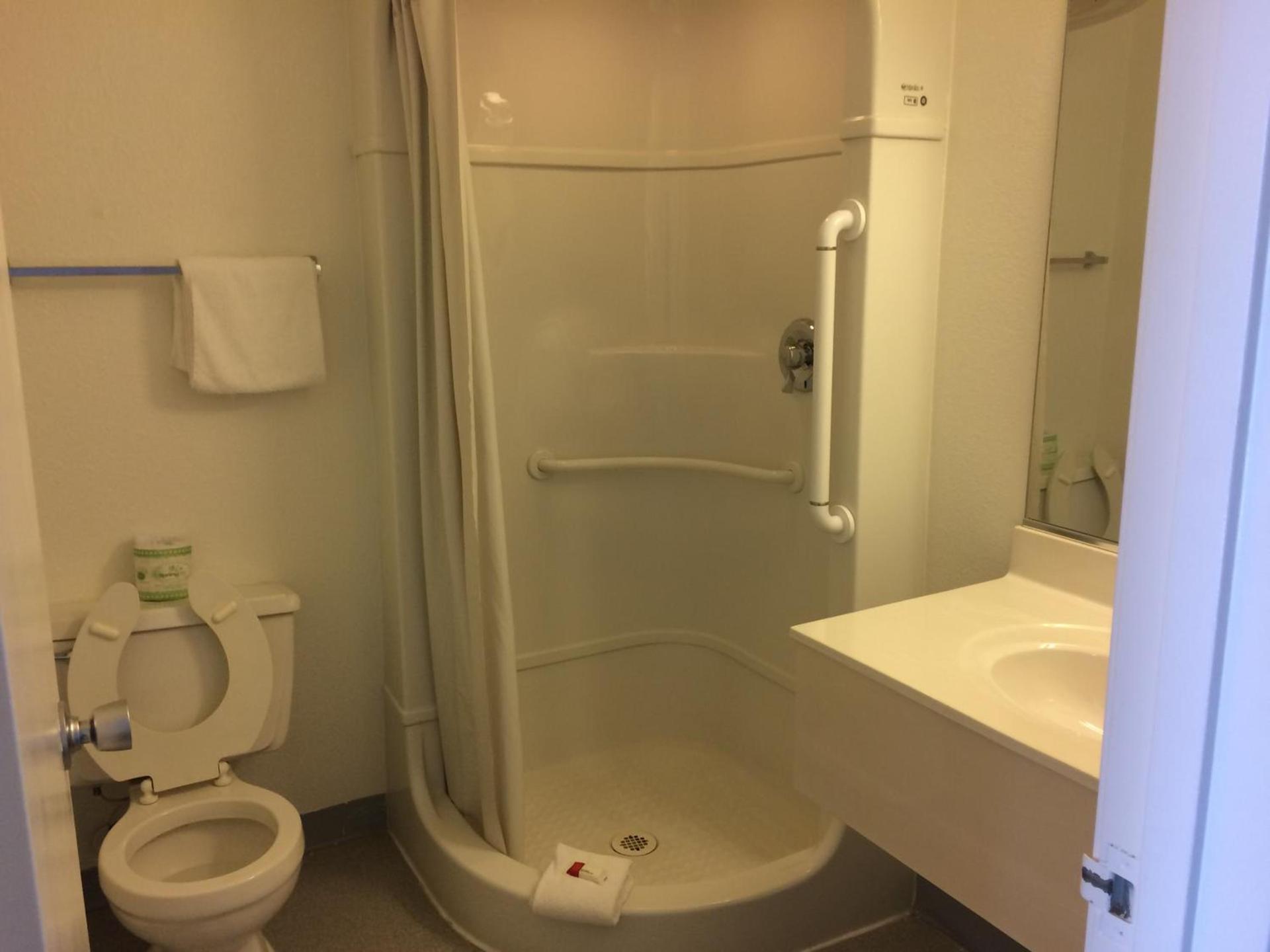 Travelodge by Wyndham Raton photo 24