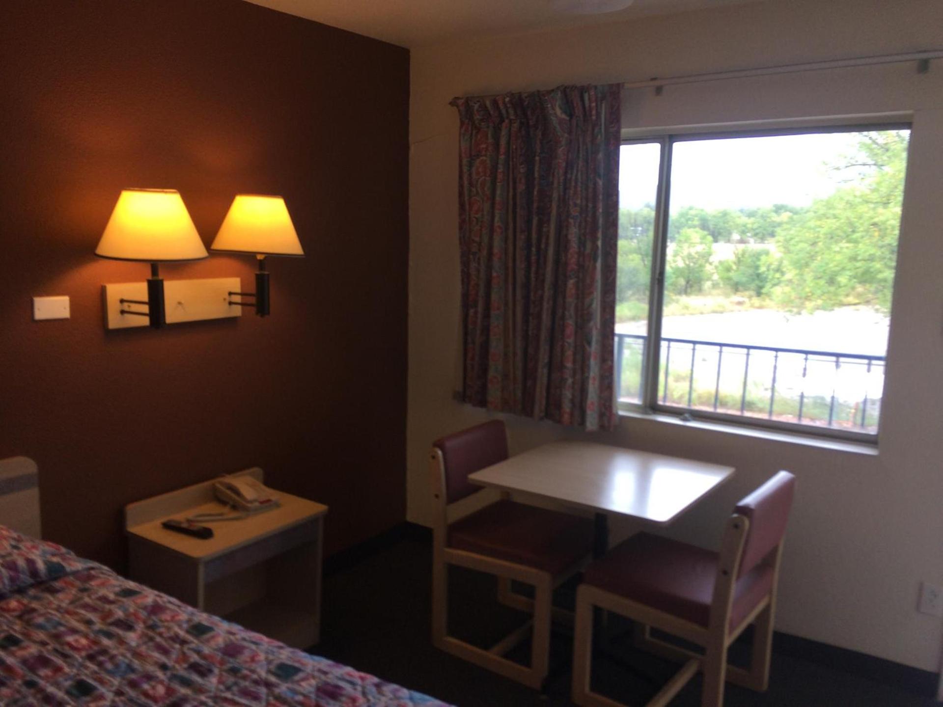 Travelodge by Wyndham Raton photo 12